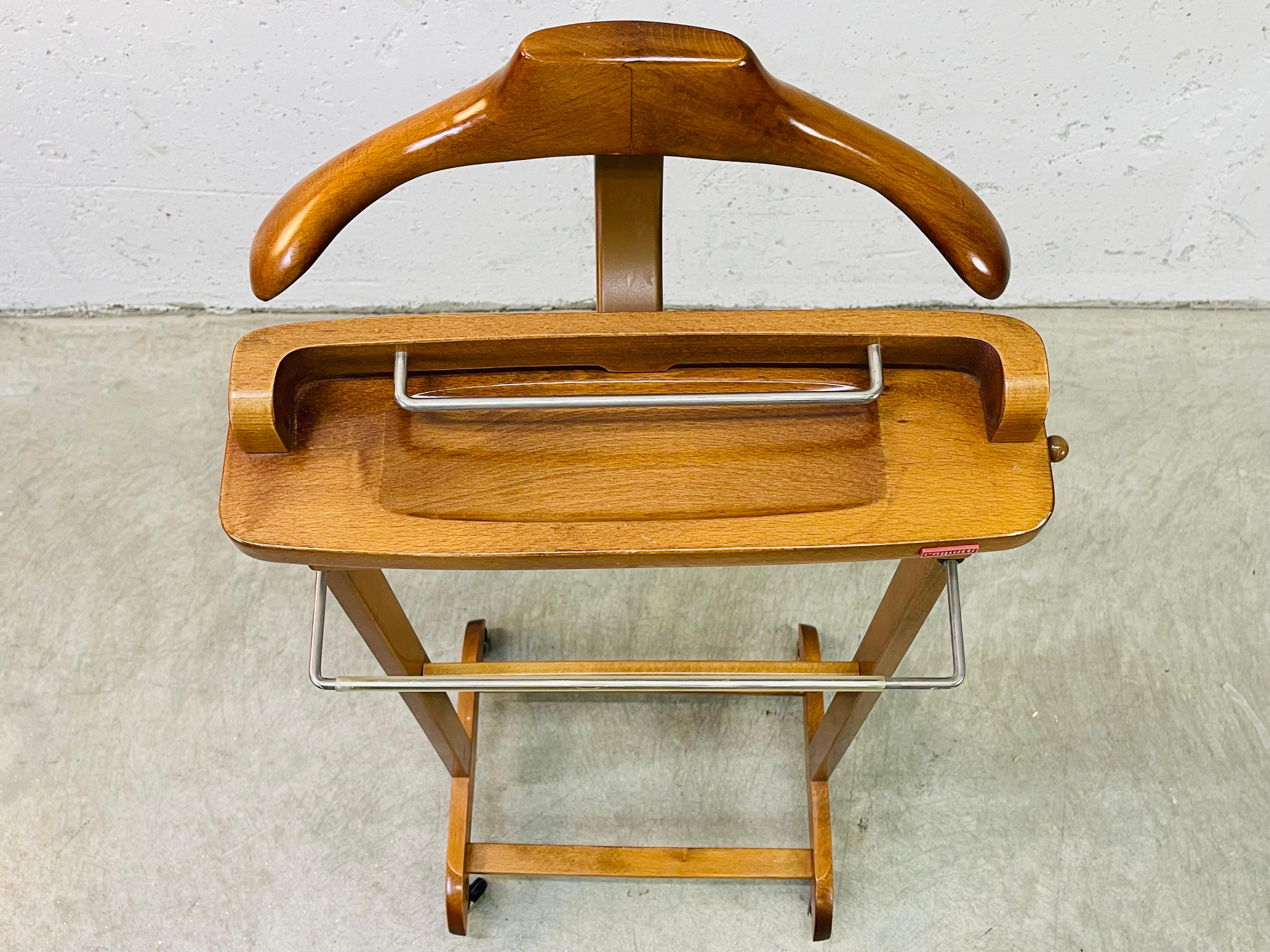 1950s Fratelli Reguitti Italian Maple Wood Men’s Valet In Good Condition In Amherst, NH