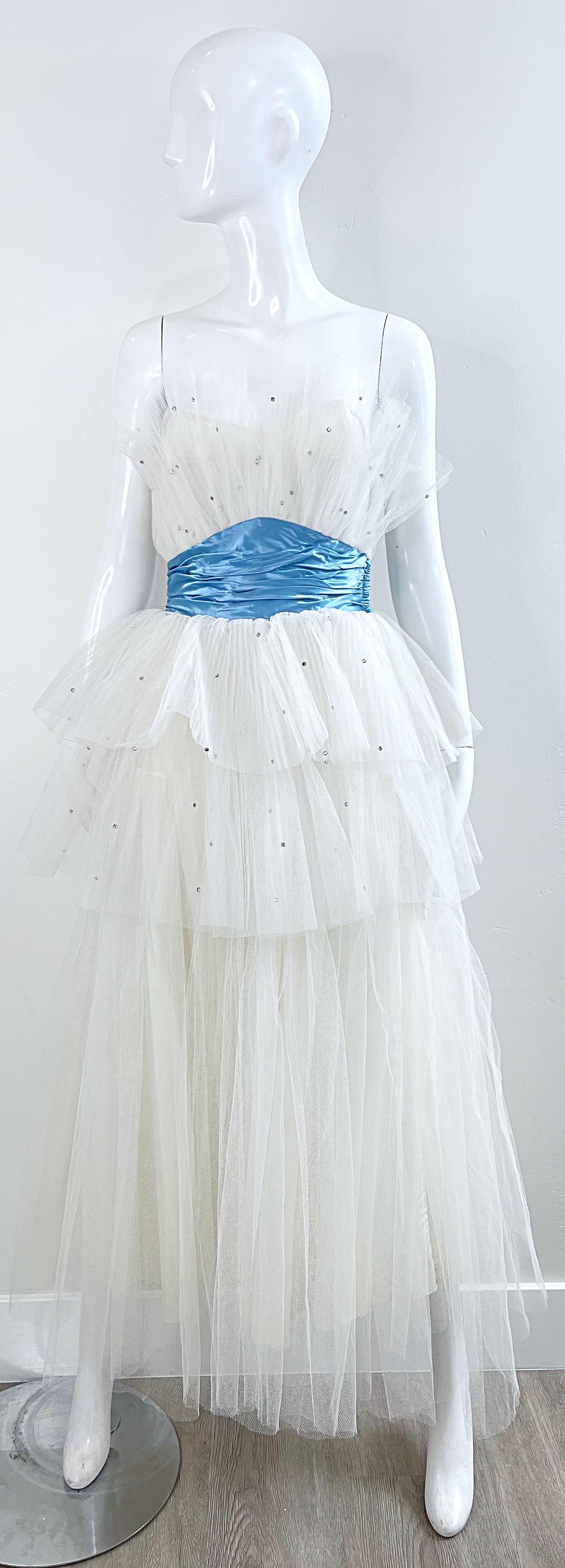 1950er Fred Perlberg Vintage 50er Jahre Kleid aus Tüll mit Strass Größe 0 XS in Weiß und Blau im Zustand „Hervorragend“ im Angebot in San Diego, CA