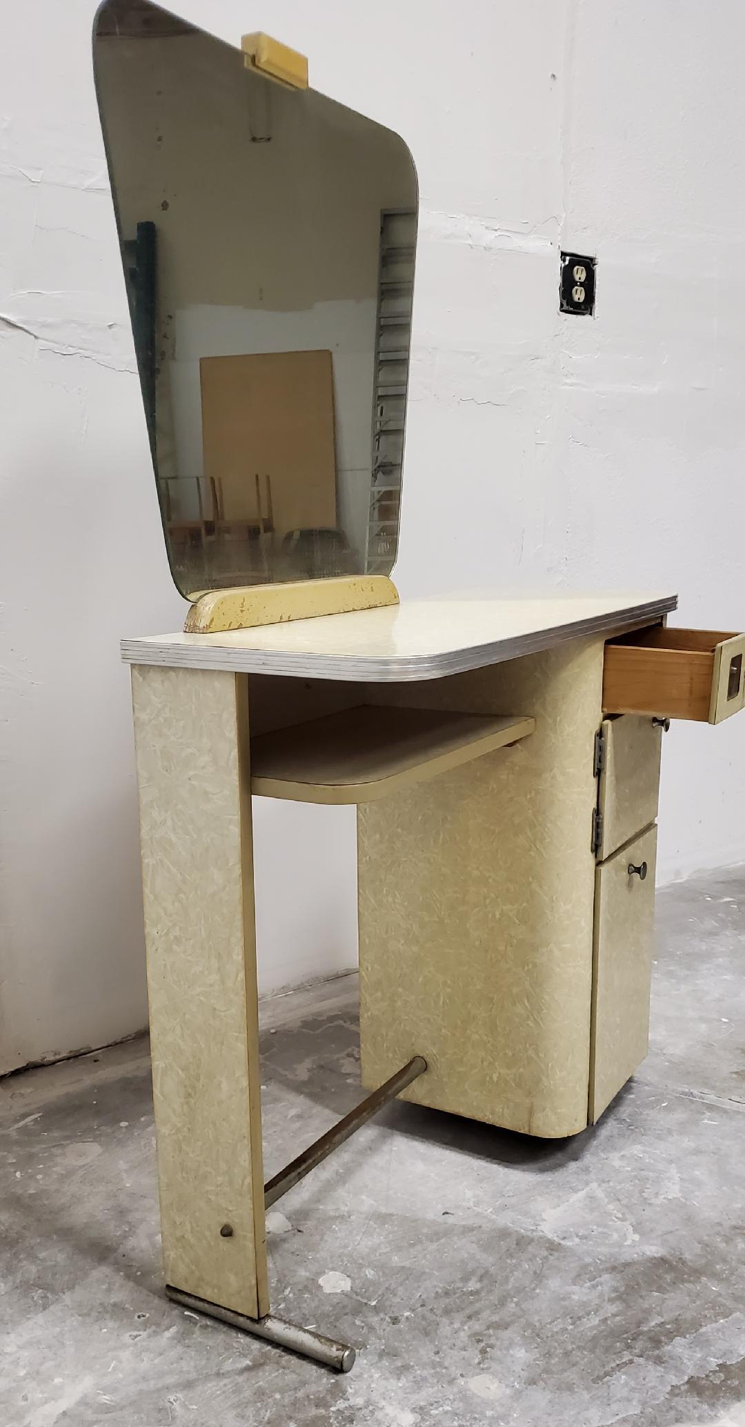 1950s Free Standing Beauty Salon Styling Station with Mirror Vanity Hair Salon For Sale 2