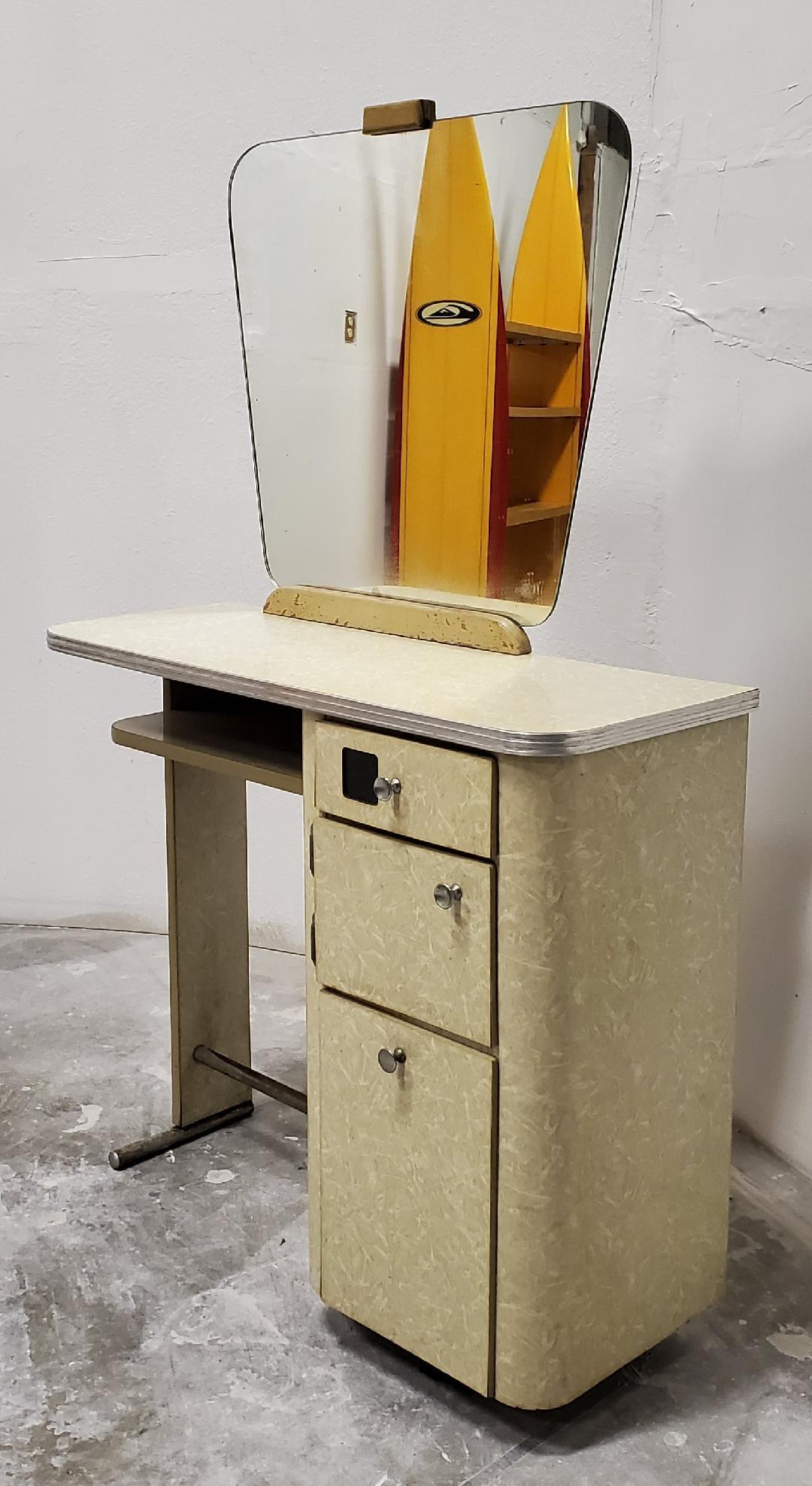 1950s Free Standing Beauty Salon Styling Station with Mirror Vanity Hair Salon For Sale 3