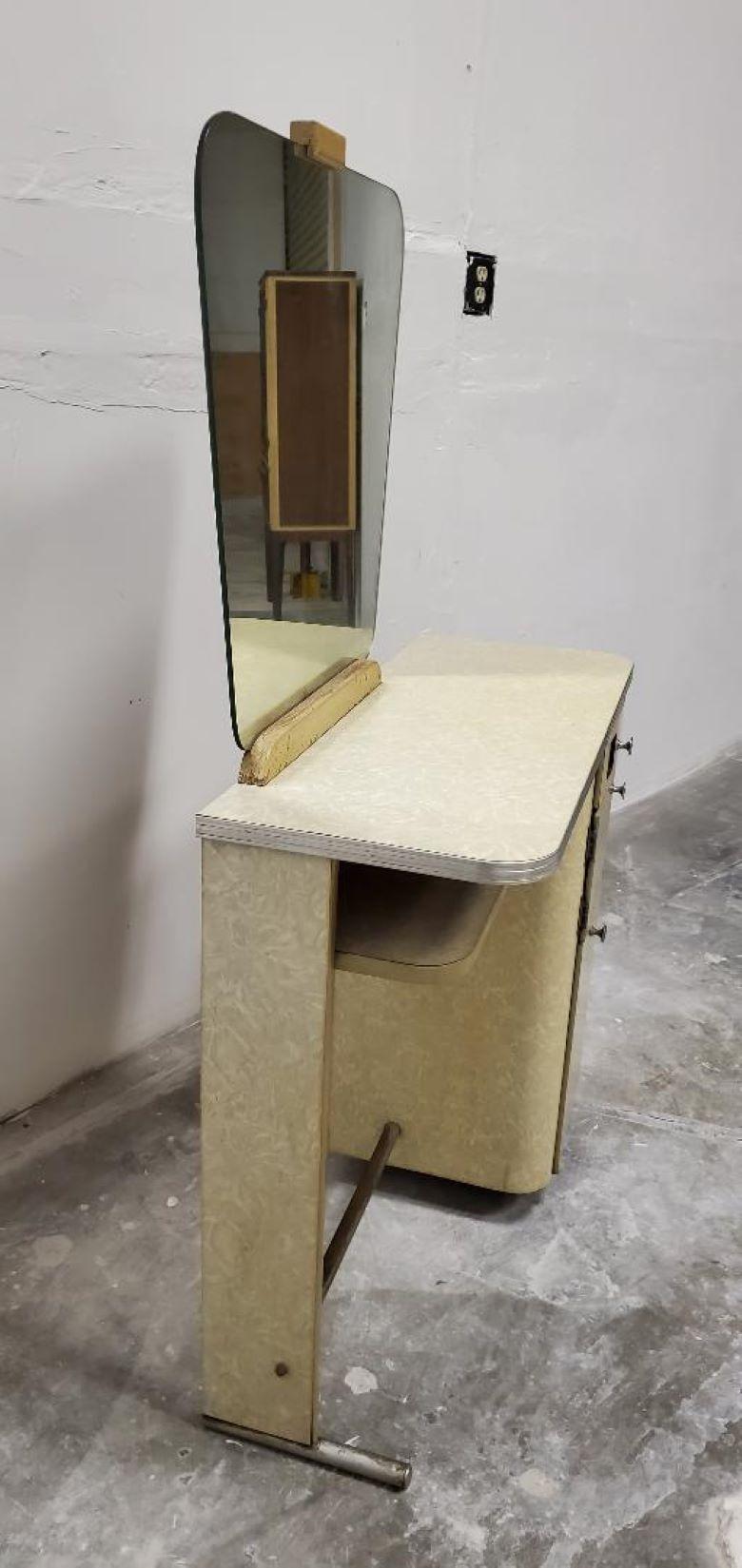20th Century 1950s Free Standing Beauty Salon Styling Station with Mirror Vanity Hair Salon For Sale