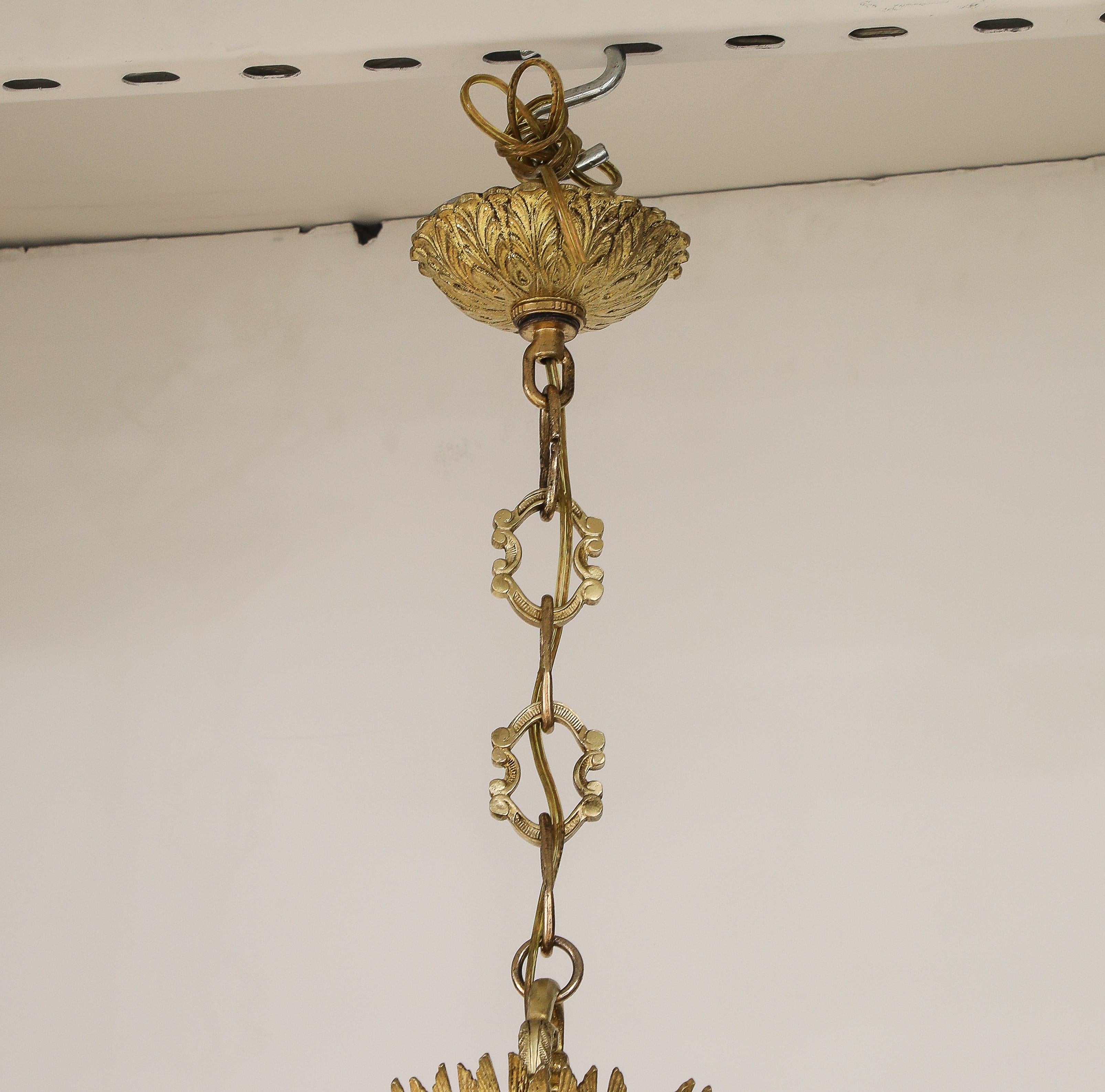 Francese Lampadario francese a 12 bracci in ottone del 1950 in vendita