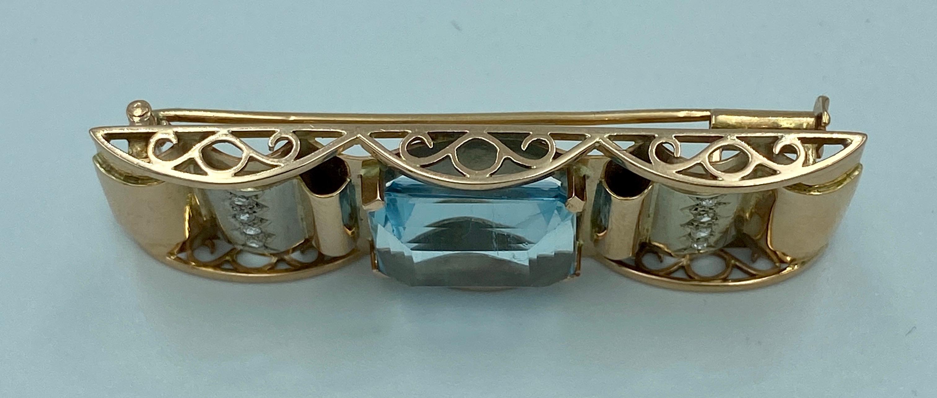 Women's or Men's 1950s French 18 carat gold aquamarine and diamond brooch  For Sale