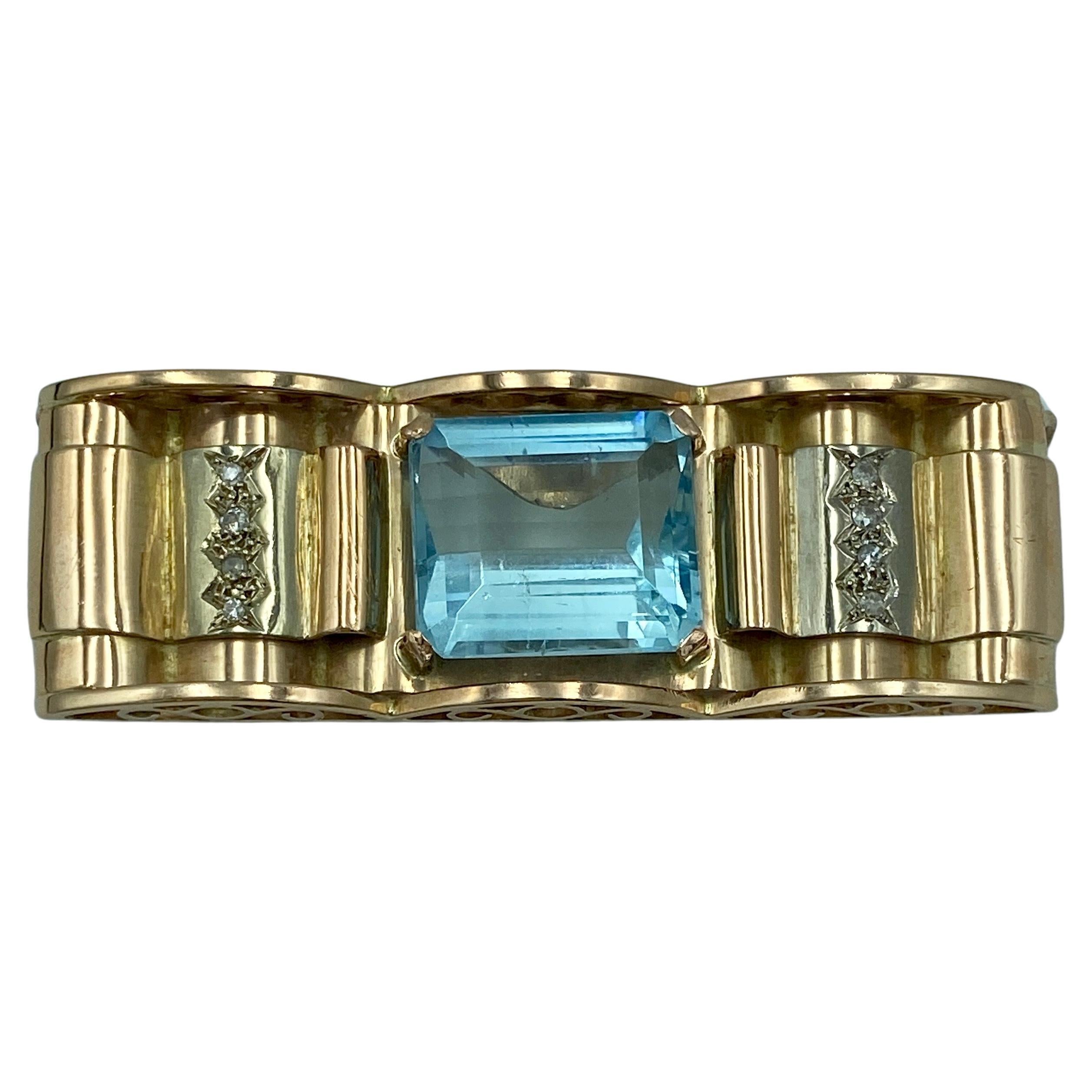 1950s French 18 carat gold aquamarine and diamond brooch  For Sale