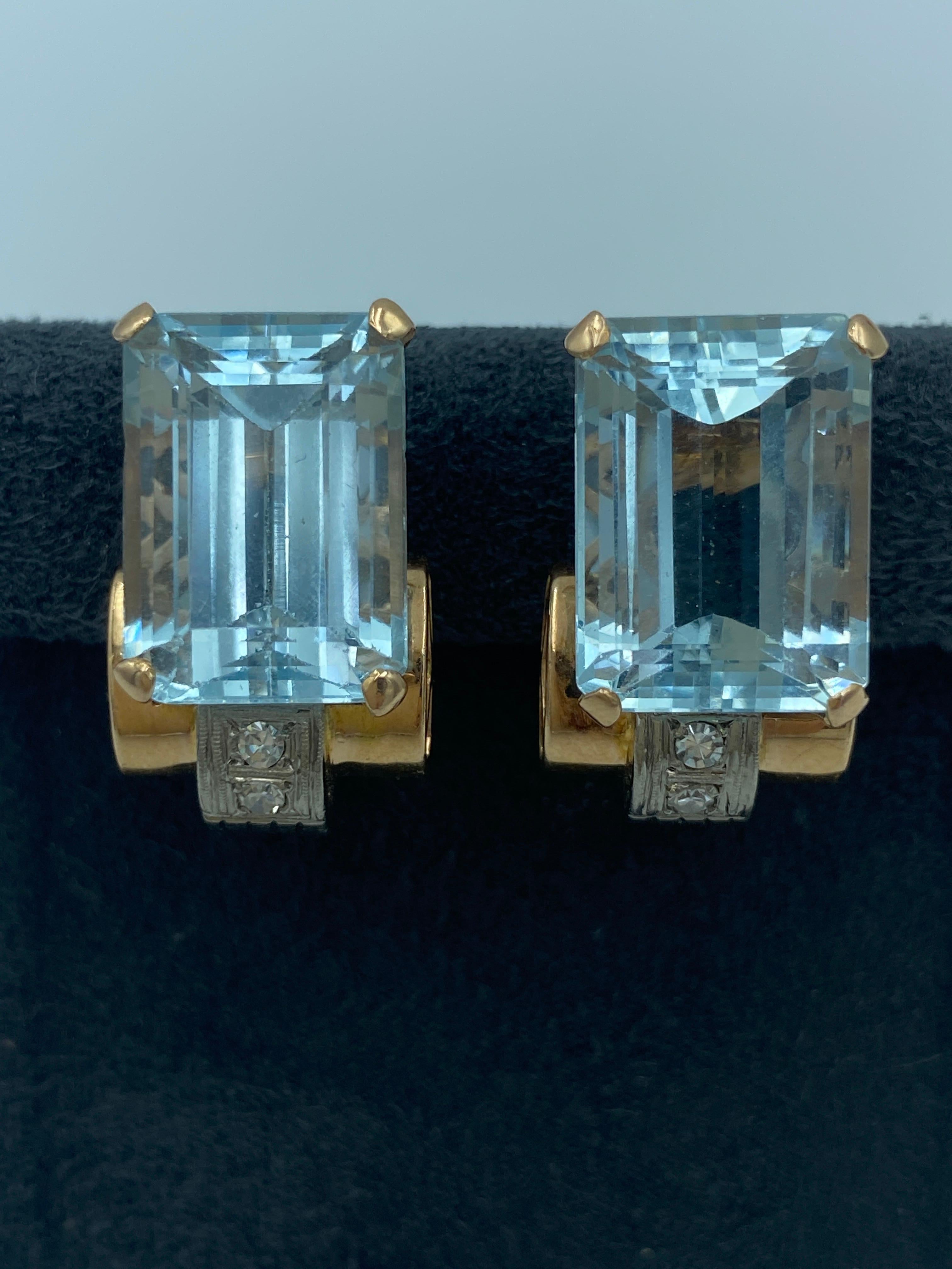 Dieses atemberaubende Paar französischer Ohrringe aus 18-karätigem Gold aus den 1950er Jahren besteht aus 2 Aquamarinen von jeweils etwa 9,5 Karat. Jeder Ohrring ist mit 2 Diamanten im Einzelschliff von insgesamt ca. 0,2 Karat verziert.

Diese