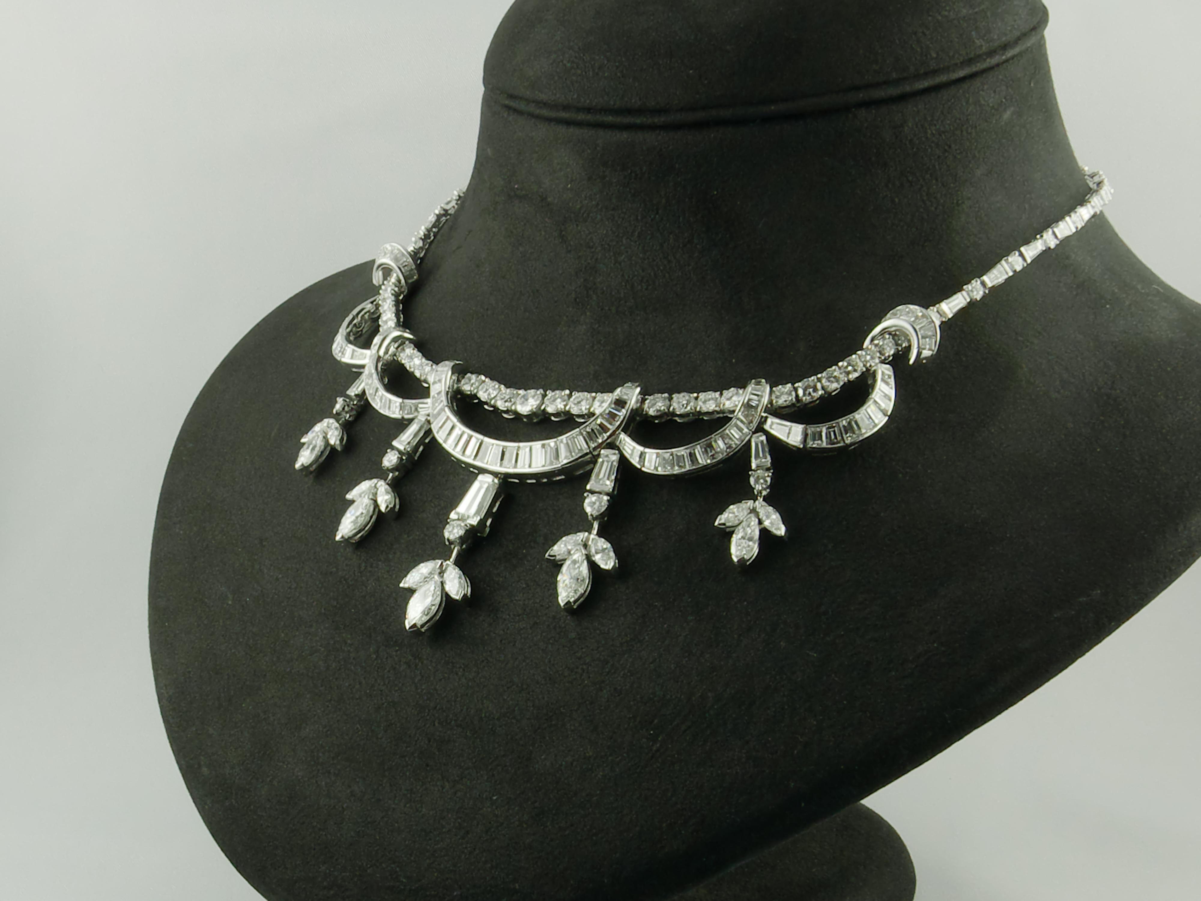 1950s French 26 carats Diamond and Platinum Necklace In Good Condition For Sale In Torino, IT
