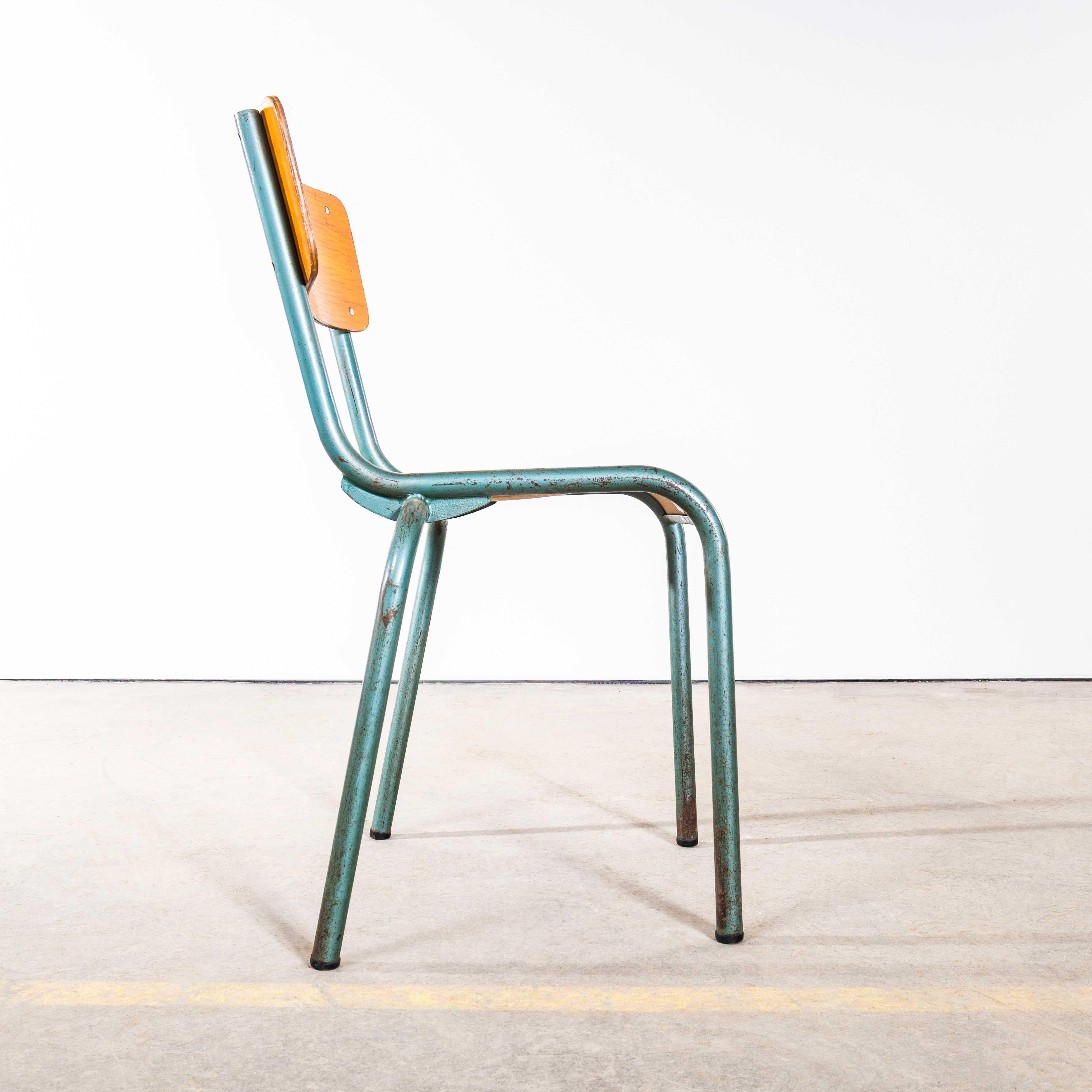 1950's French 510 Mullca Aqua Stacking Dining Chairs - Große Menge verfügbar im Angebot 4
