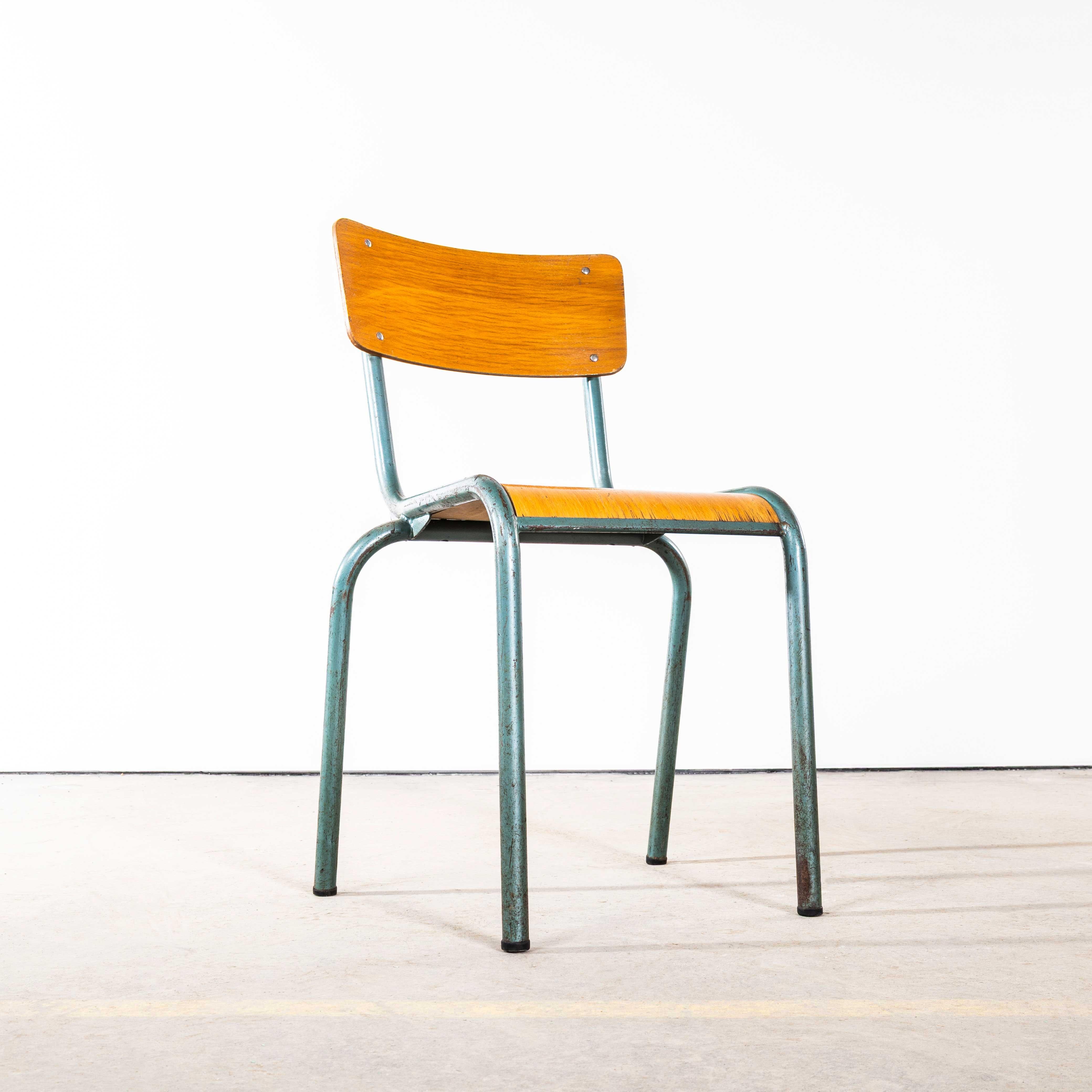1950's French 510 Mullca Aqua Stacking Dining Chairs - Große Menge verfügbar im Angebot 5
