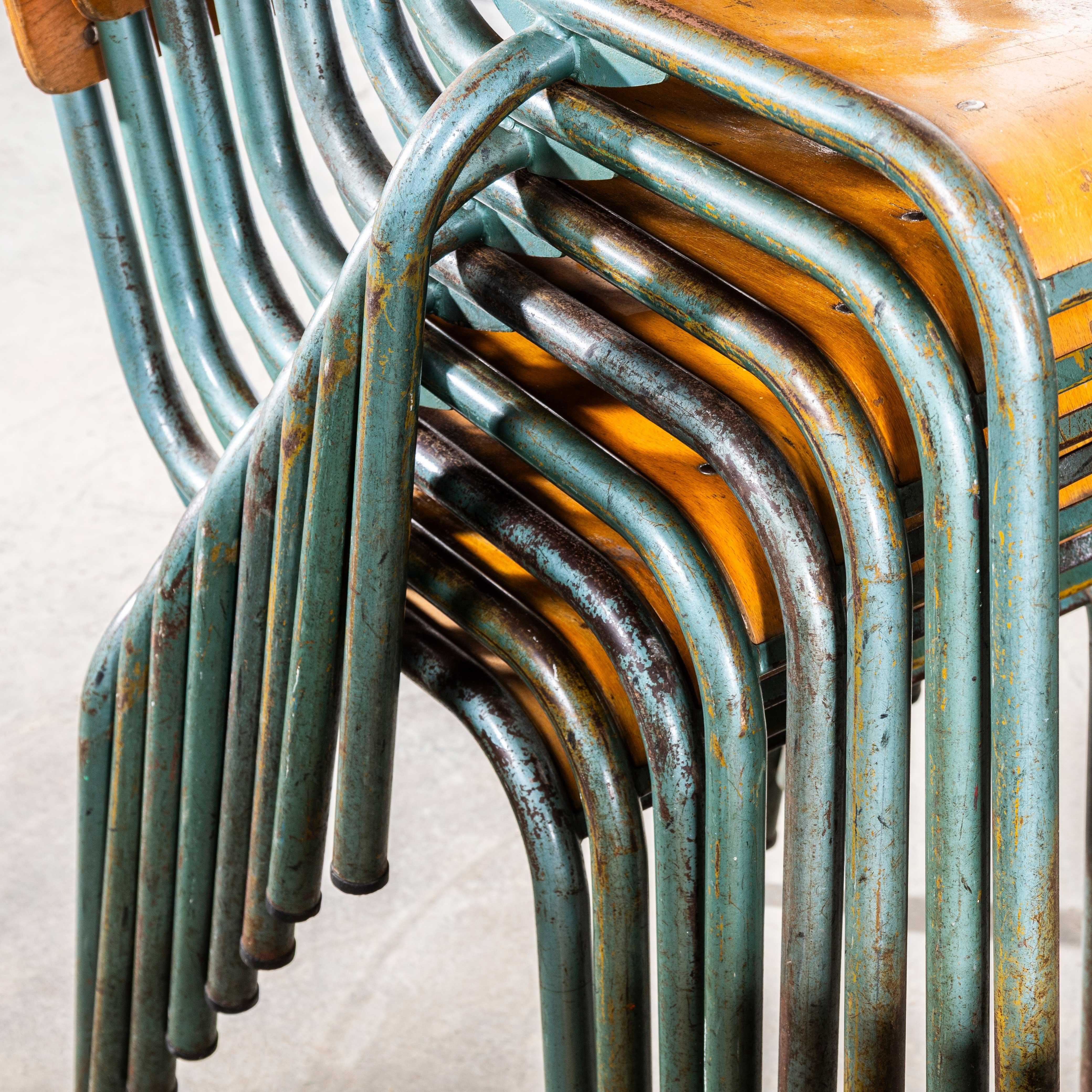 1950's French 510 Mullca Aqua Stacking Dining Chairs - Große Menge verfügbar (Französisch) im Angebot