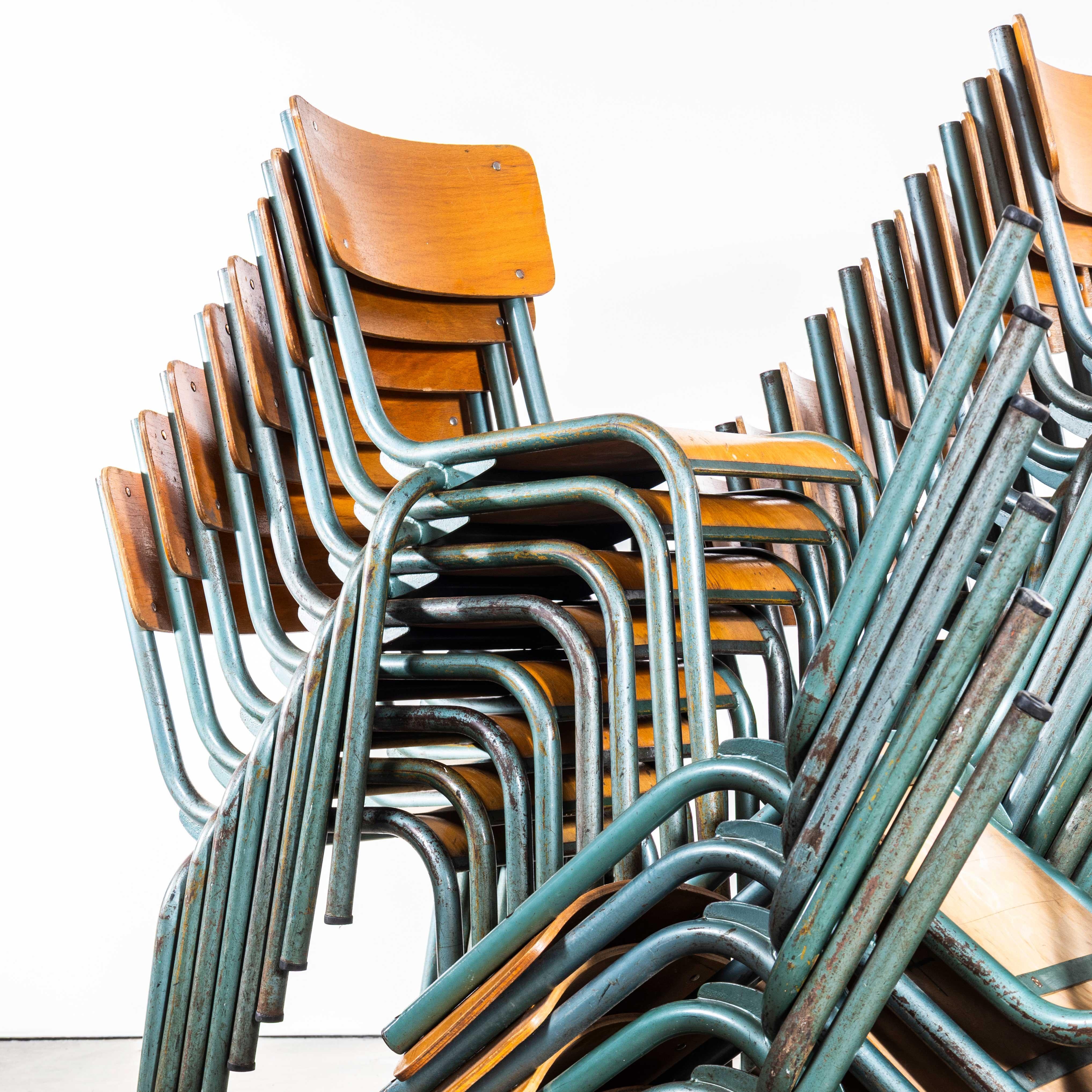 1950's French 510 Mullca Aqua Stacking Dining Chairs - Große Menge verfügbar im Zustand „Gut“ im Angebot in Hook, Hampshire