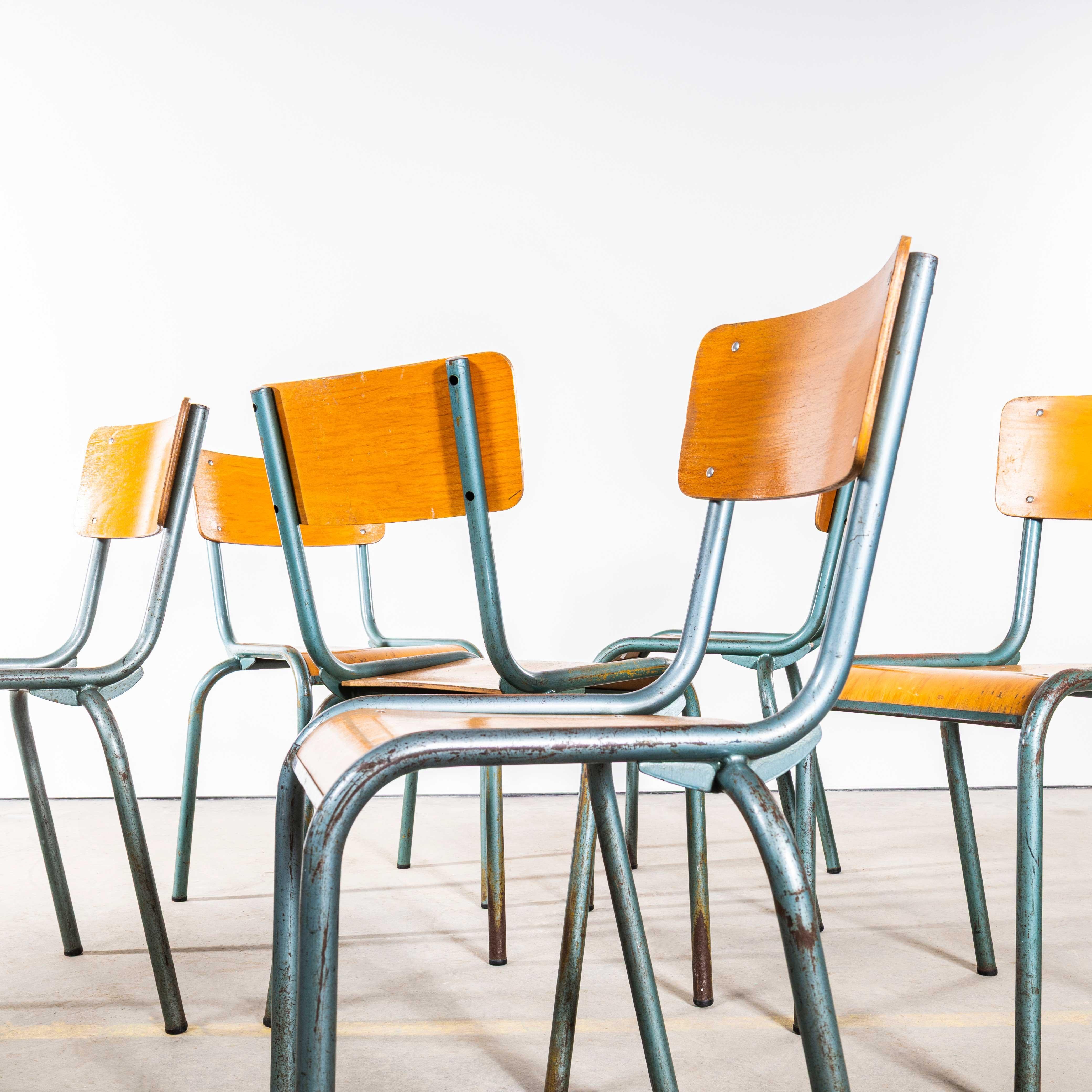 1950's French 510 Mullca Aqua Stacking Dining Chairs - Große Menge verfügbar (Birke) im Angebot