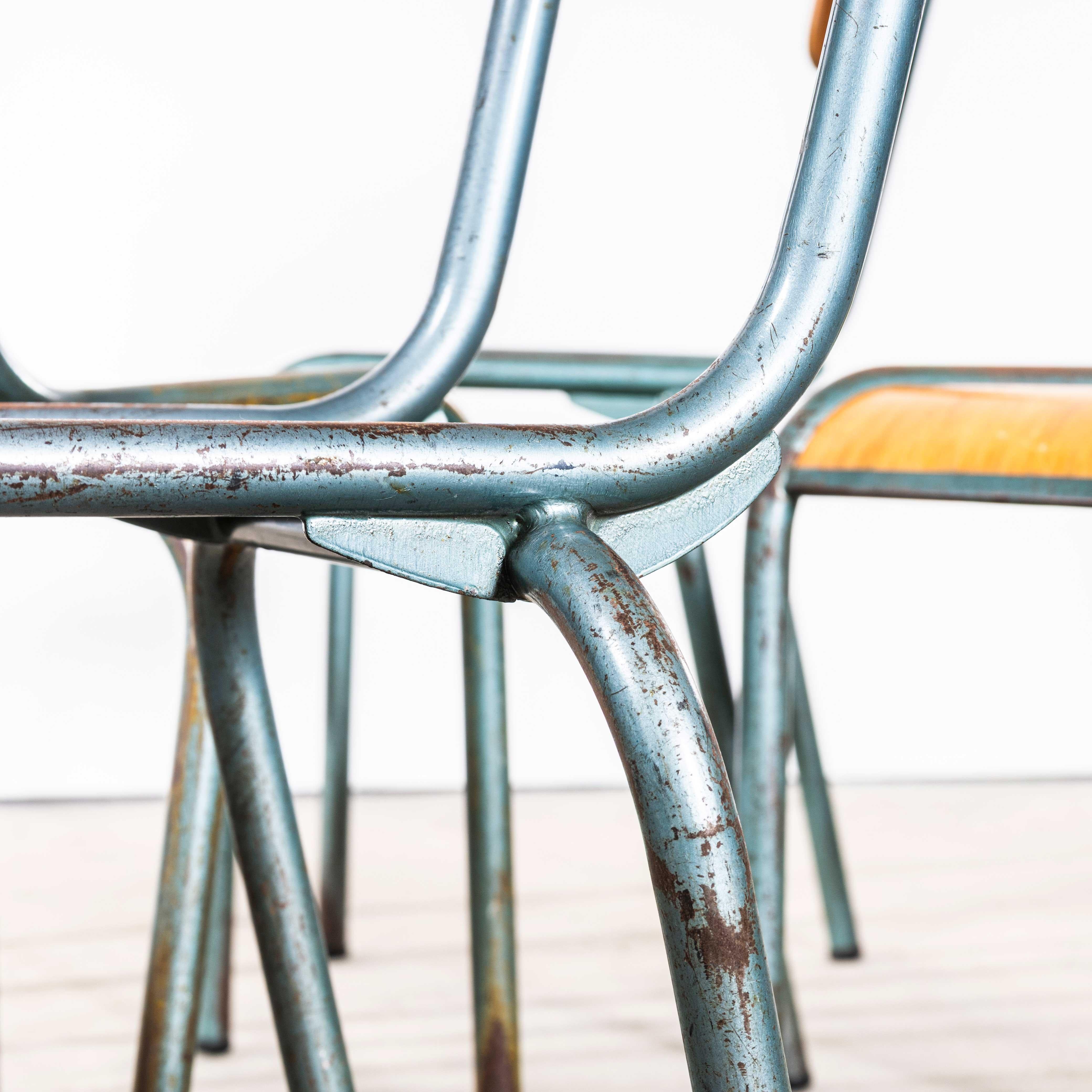 1950's French 510 Mullca Aqua Stacking Dining Chairs - Große Menge verfügbar im Angebot 1