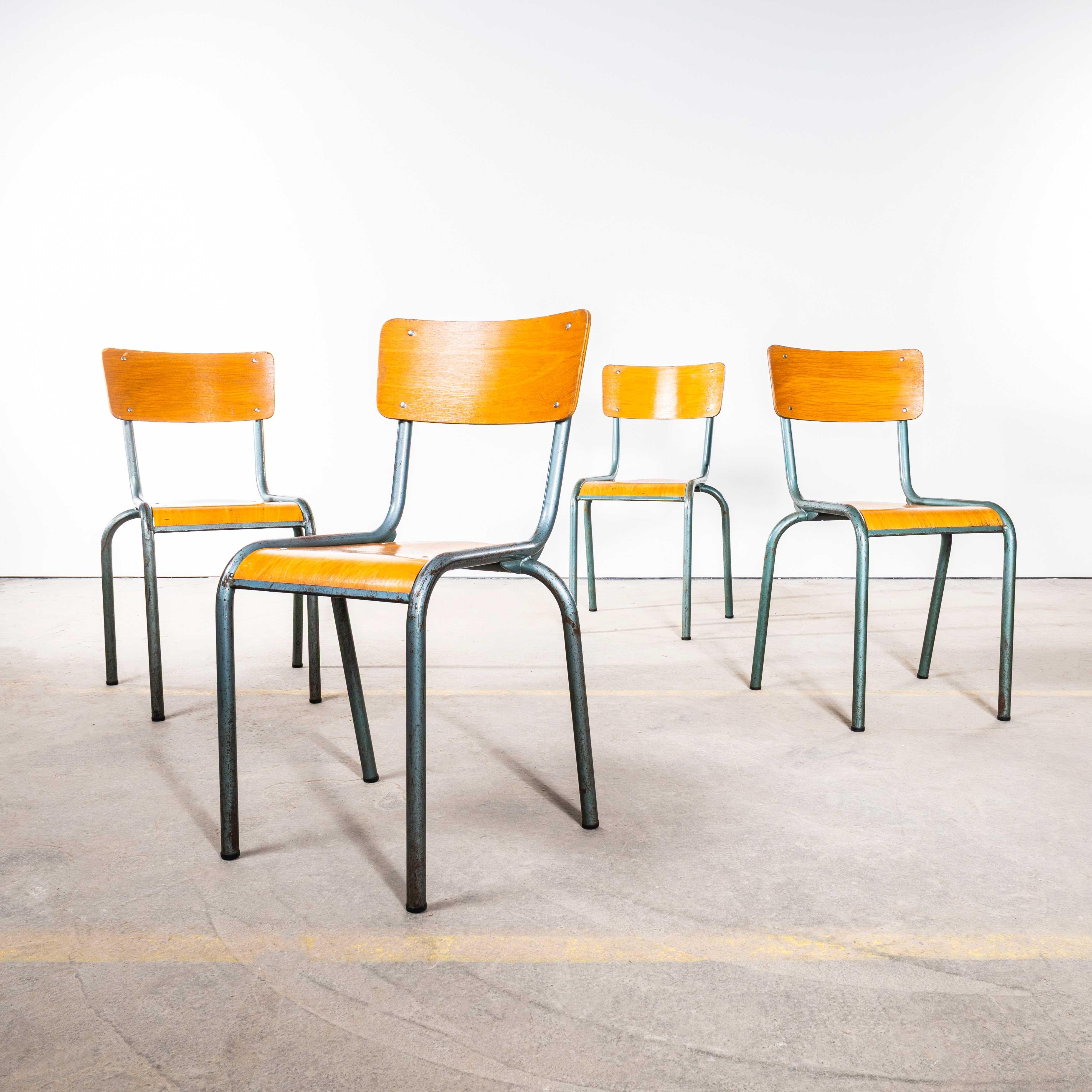 1950's French 510 Mullca Aqua Stacking Dining Chairs - Große Menge verfügbar im Angebot 2