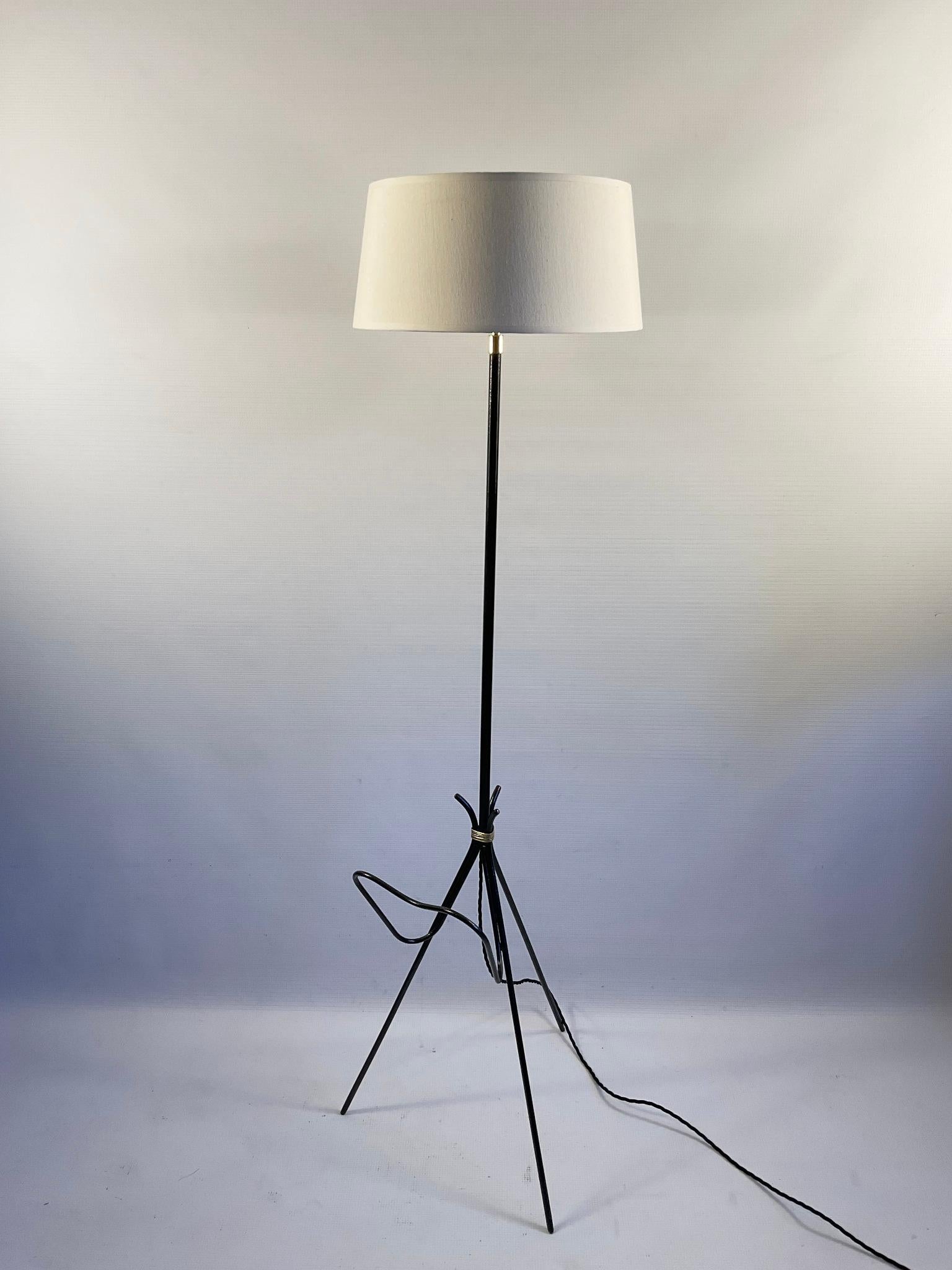 British 1950s Adjustable Iron and Brass Floor Lamp with Magazine Rack