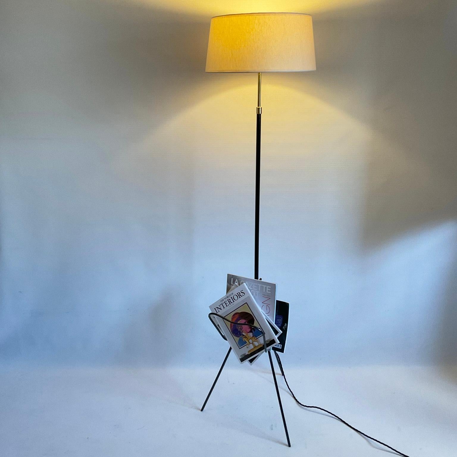 1950s Adjustable Iron and Brass Floor Lamp with Magazine Rack In Good Condition In London, GB