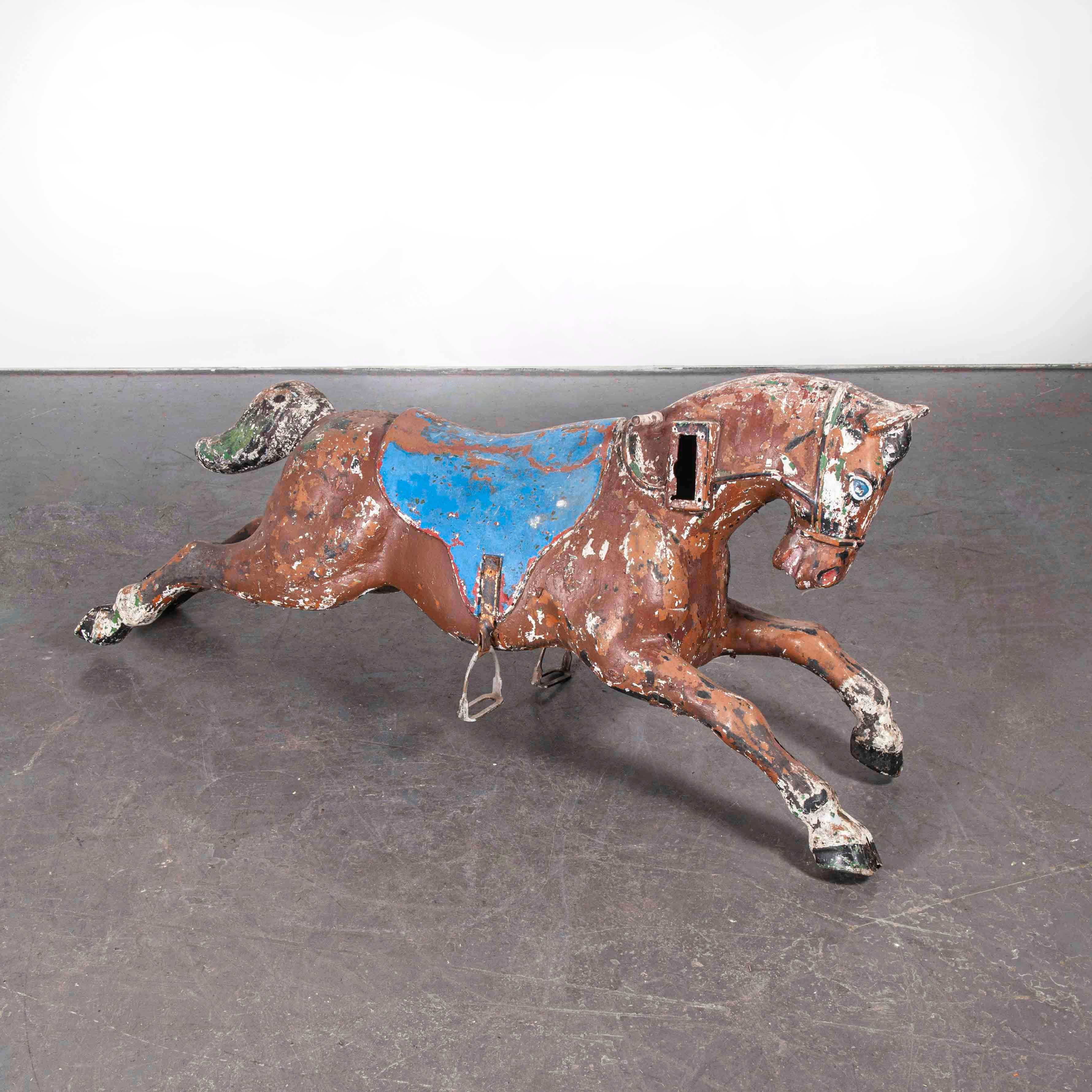 Français Grand cheval décoratif de parc d'attractions français des années 1950, peinture d'origine en vente