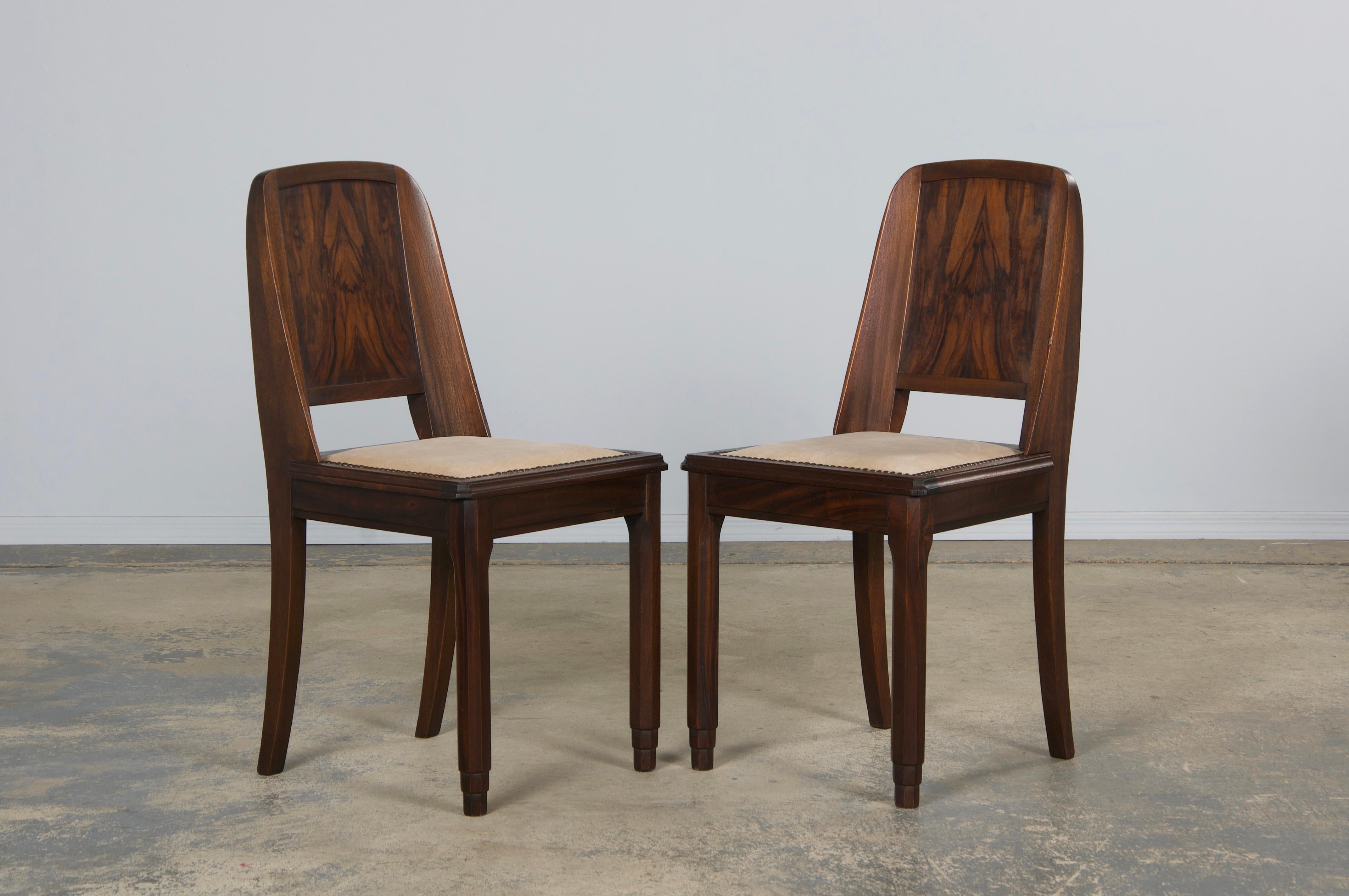 Sedie da pranzo Art Deco francese del 1950 in mogano con velluto beige - Set di 6 In condizioni buone in vendita a Astoria, NY