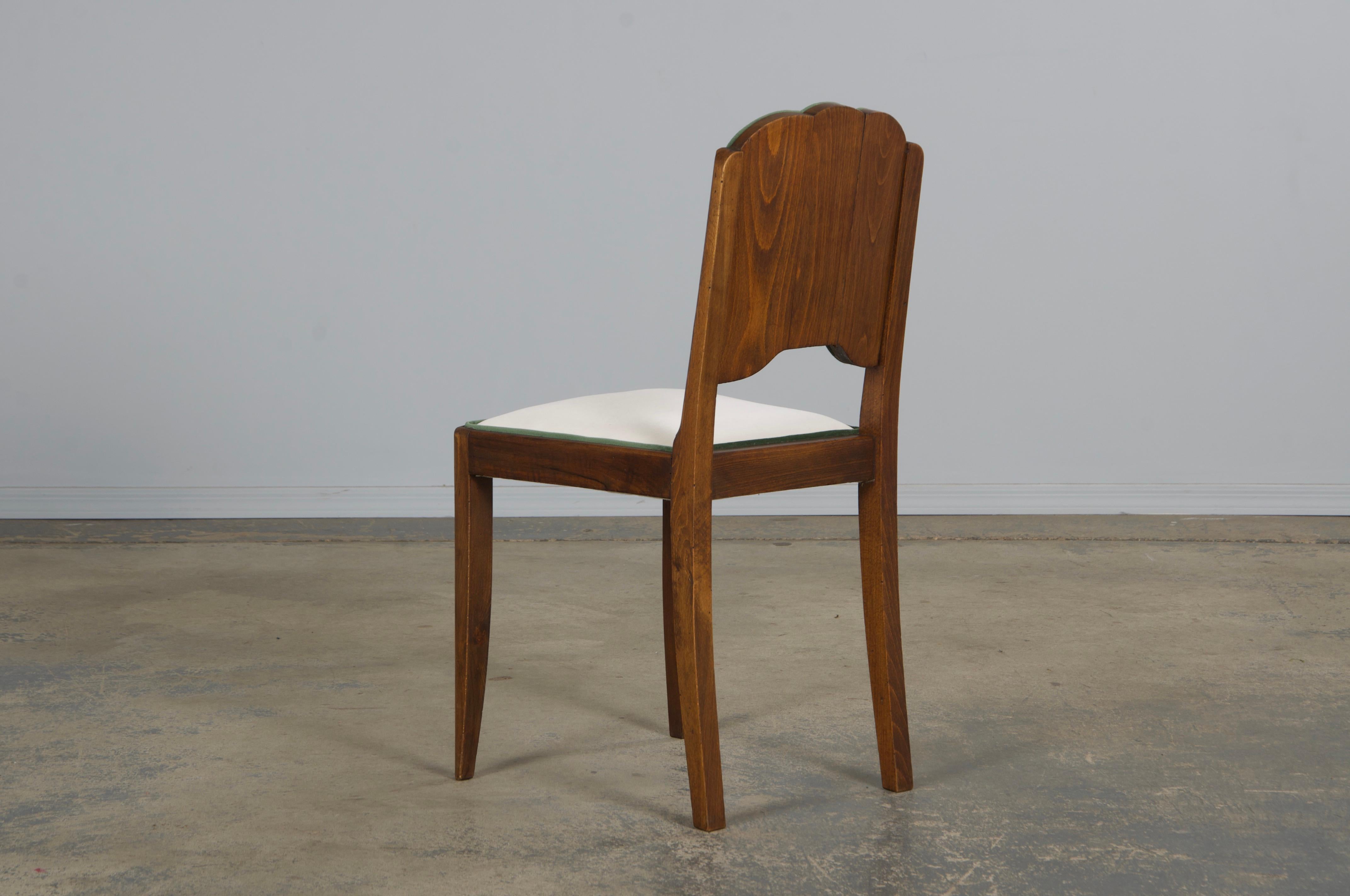 Six chaises de salle à manger Art déco françaises des années 1950 à dossier festonné en érable et velours Off-White en vente 7