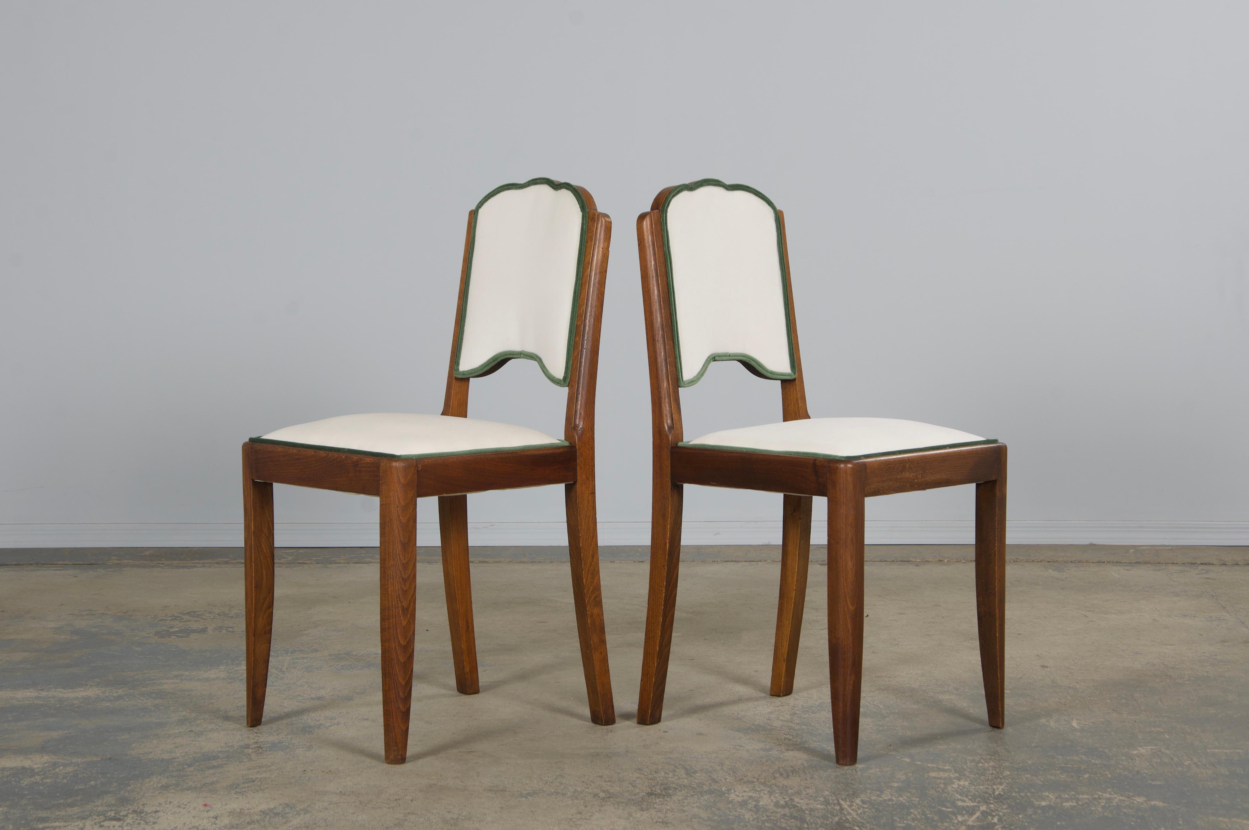Six chaises de salle à manger Art déco françaises des années 1950 à dossier festonné en érable et velours Off-White en vente 9