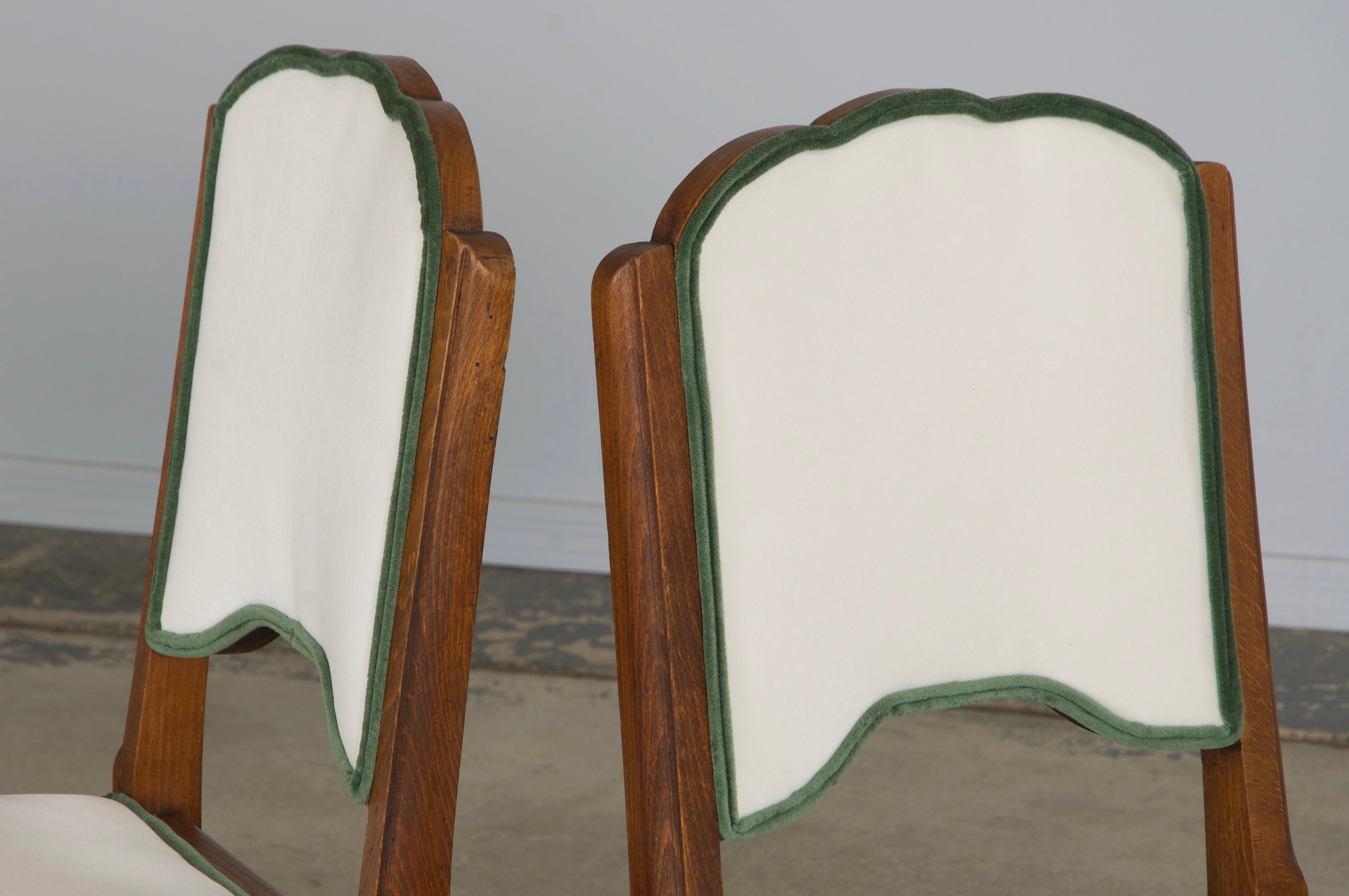 Six chaises de salle à manger Art déco françaises des années 1950 à dossier festonné en érable et velours Off-White en vente 10