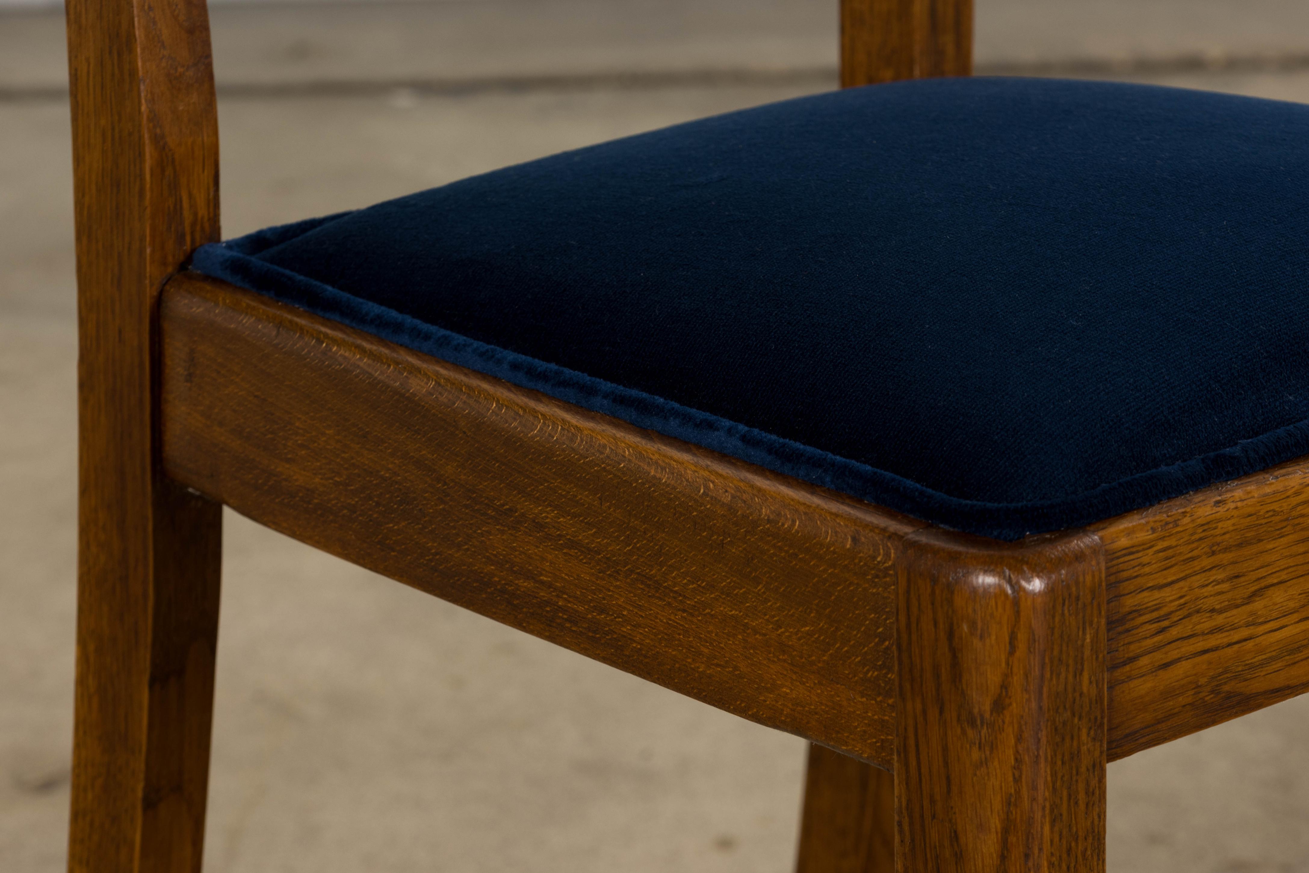 1950s French Art Deco Scalloped Back Oak Dining Chairs in Blue- Set of 6 For Sale 4
