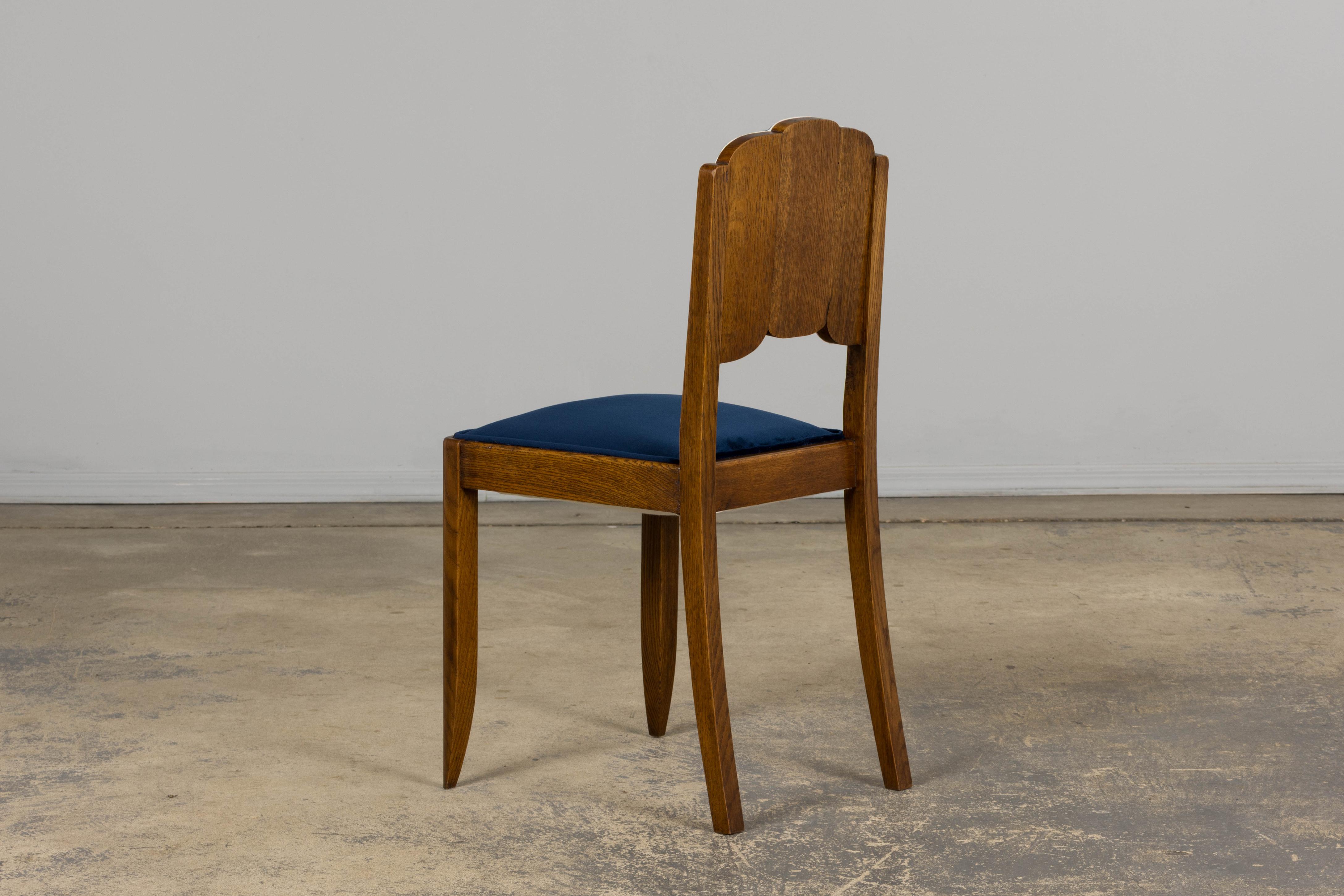 1950s French Art Deco Scalloped Back Oak Dining Chairs in Blue- Set of 6 For Sale 7