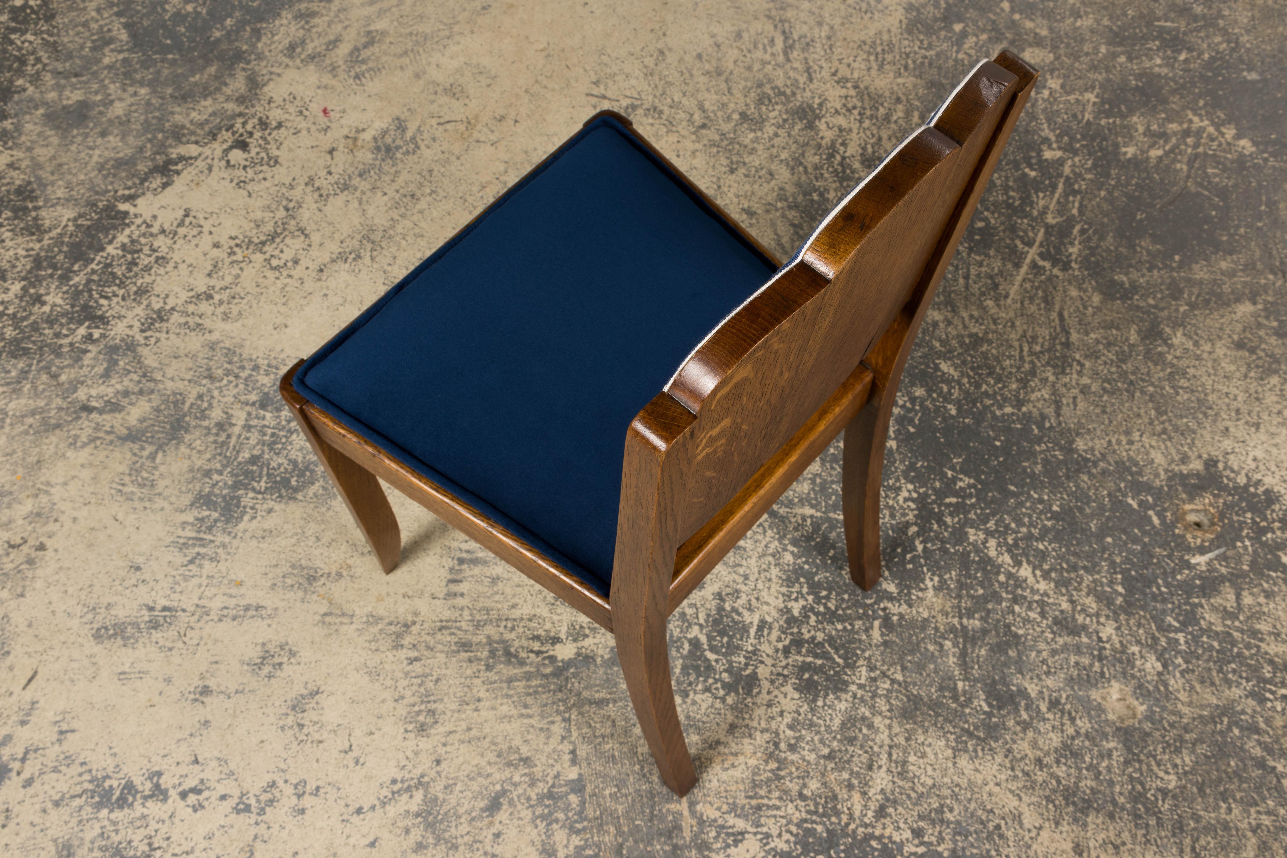 1950s French Art Deco Scalloped Back Oak Dining Chairs in Blue- Set of 6 For Sale 8