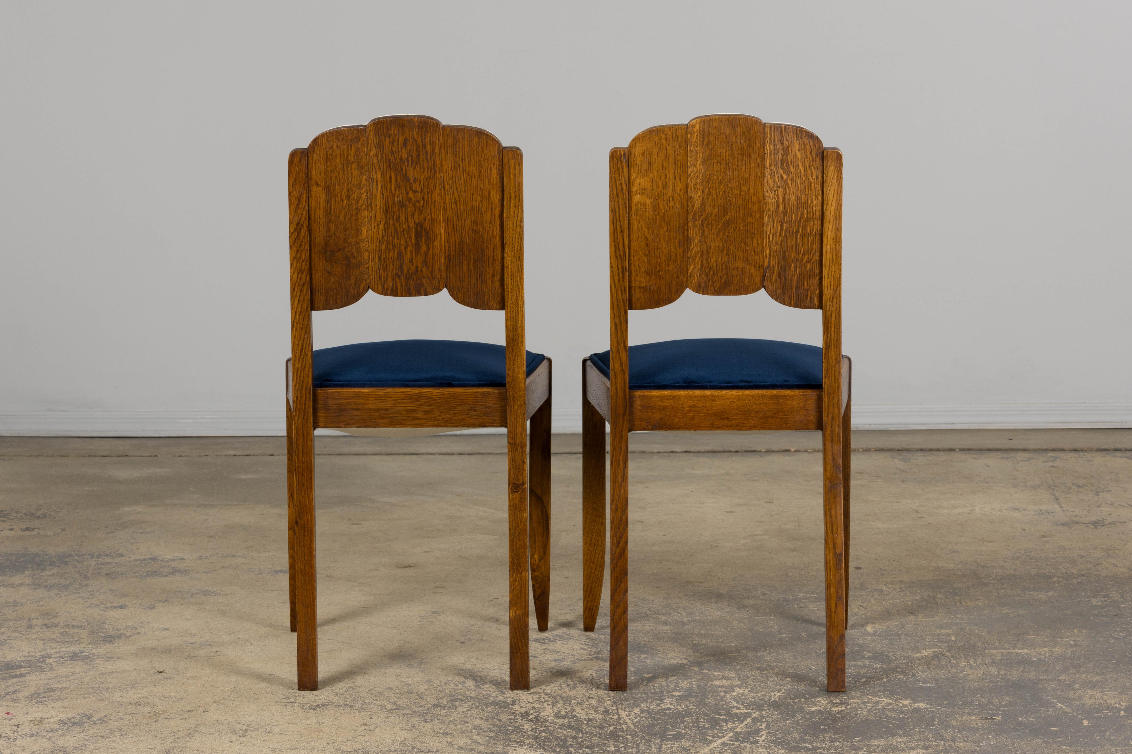 1950s French Art Deco Scalloped Back Oak Dining Chairs in Blue- Set of 6 For Sale 13