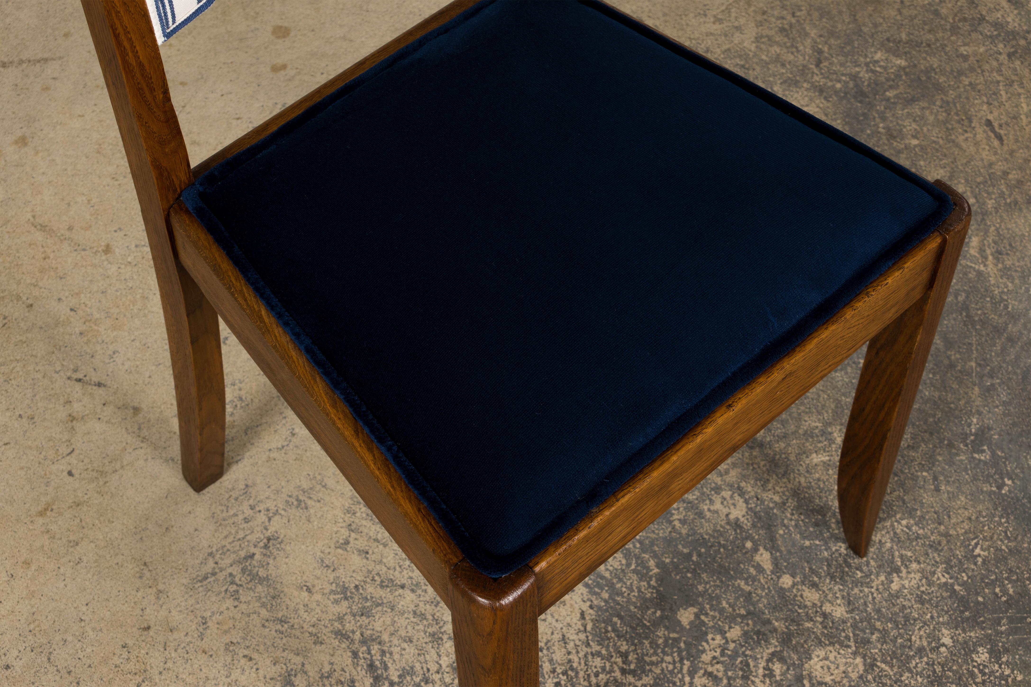 1950s French Art Deco Scalloped Back Oak Dining Chairs in Blue- Set of 6 For Sale 3