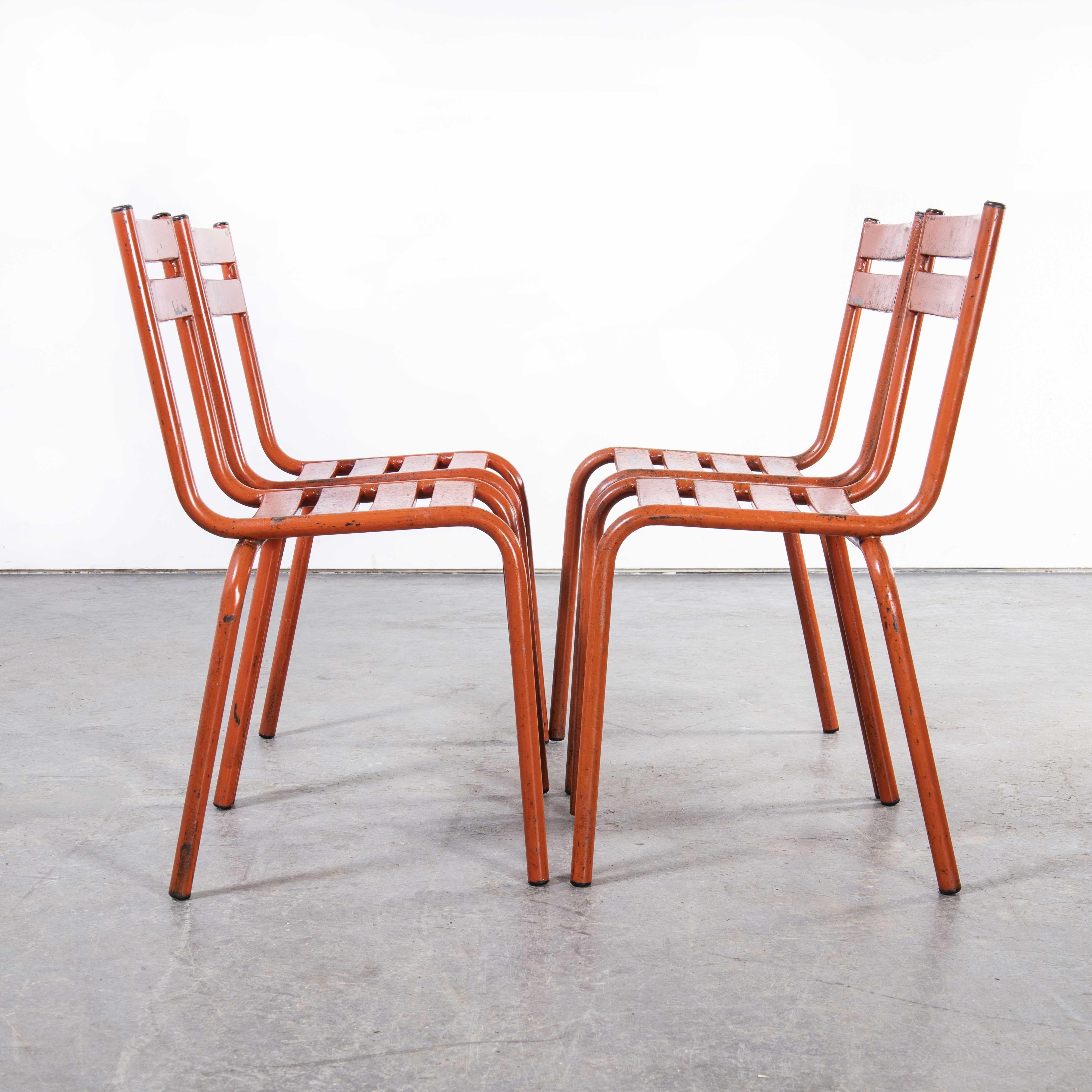 1950's French ArtProg Metall Stacking Outdoor Stühle - Set von vier
1950's French ArtProg Metall Stacking Outdoor Chairs - Set von vier. ArtProg, das an Tolix erinnert, aber nicht von Tolix hergestellt wurde, war ein Hersteller in Gray in der Haute