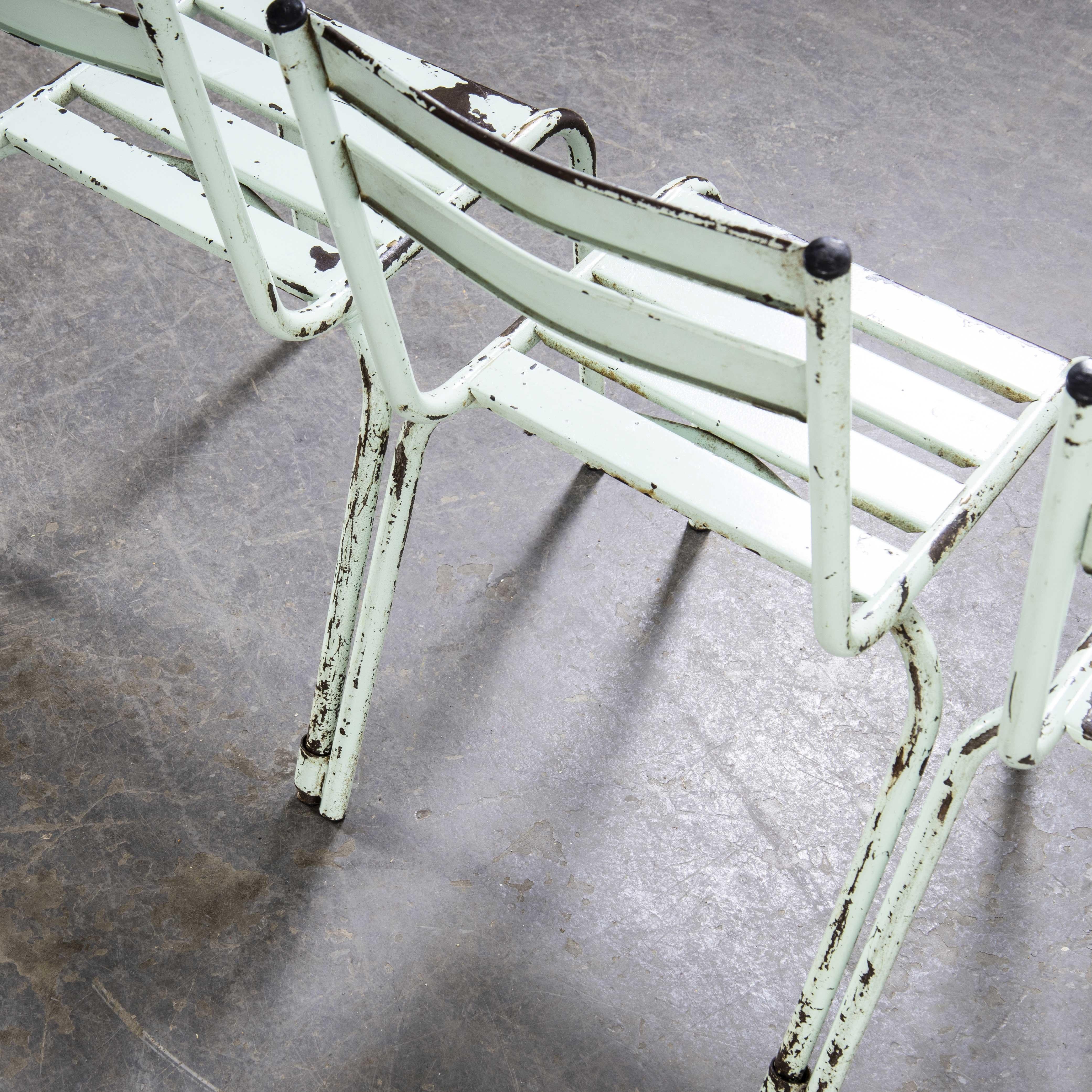 Chaises d'extérieur empilables en métal menthe Artprog français des années 1950 Ensemble de quatre chaises en vente 2