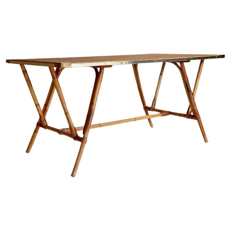 Mesa de comedor/escritorio francesa de bambú y latón de los años 50