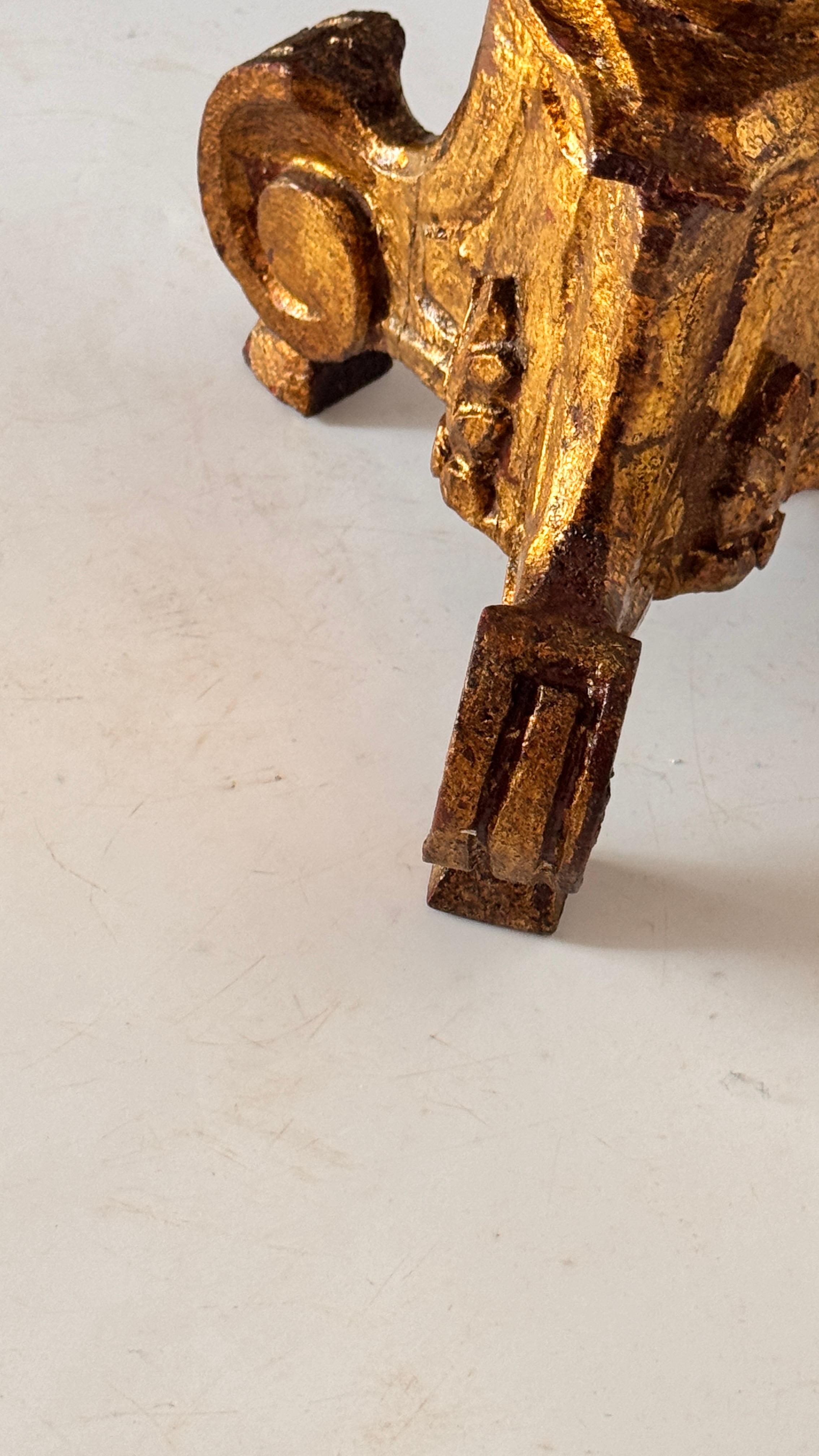 Lámpara de mesa de madera dorada barroca francesa de los años 50 - Iluminación decorativa esculpida en venta 3