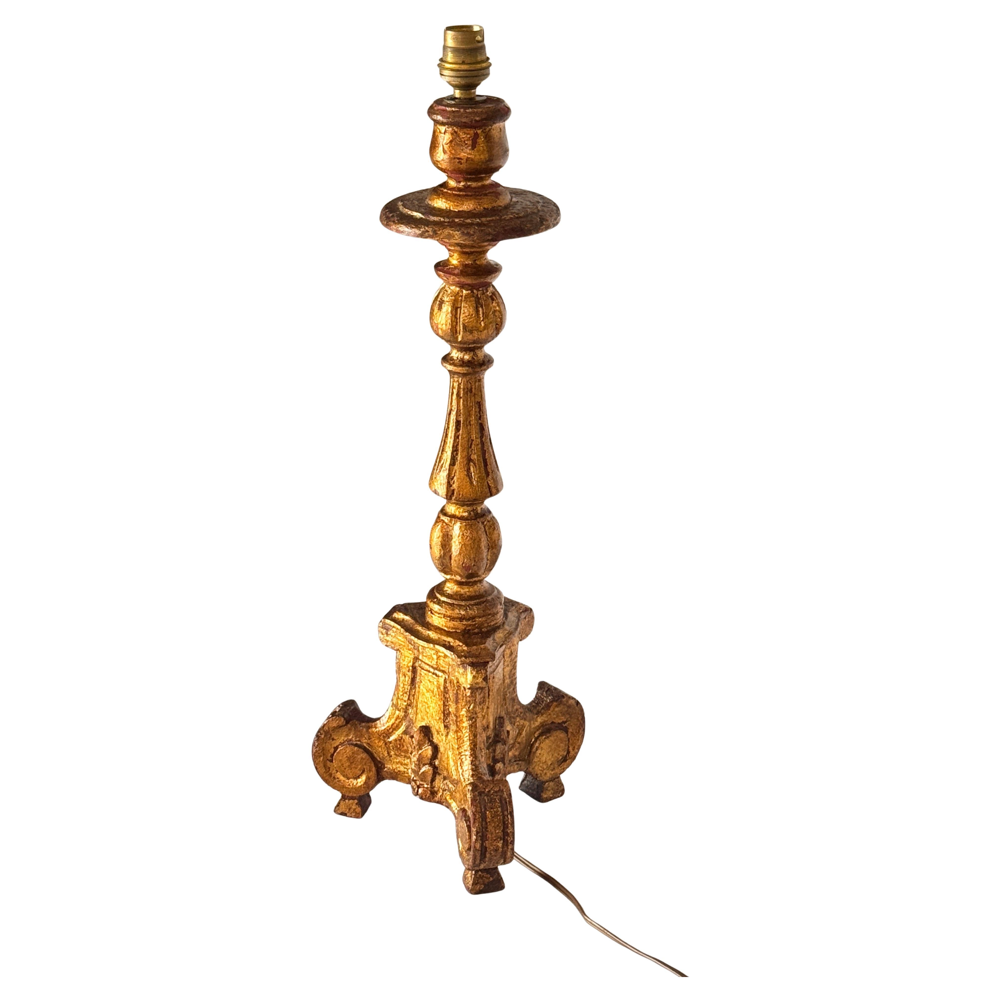 Lámpara de mesa de madera dorada barroca francesa de los años 50 - Iluminación decorativa esculpida Renacimiento barroco en venta