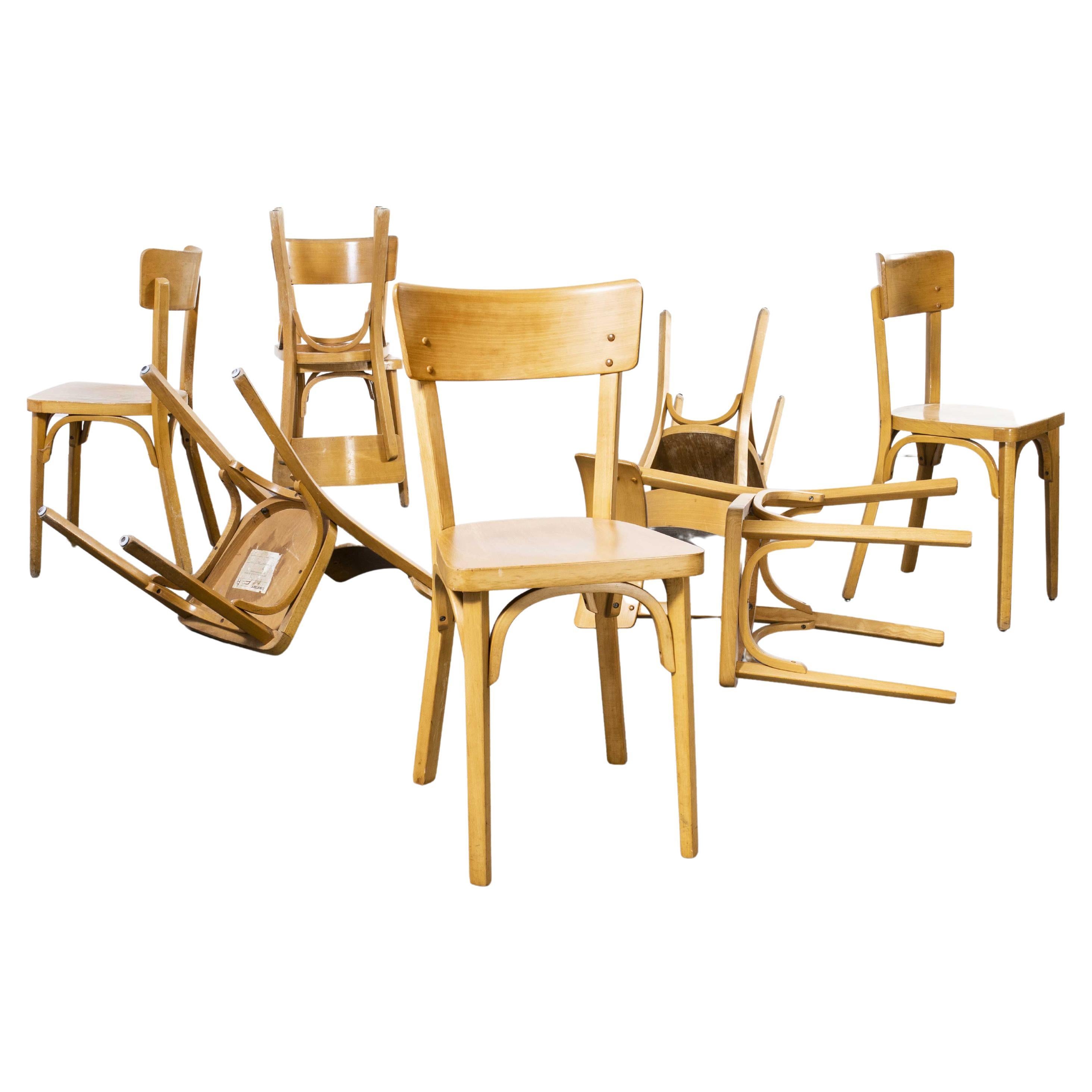Ensemble de huit chaises de salle à manger en bois de hêtre blond et cintré Baumann des années 1950, France 