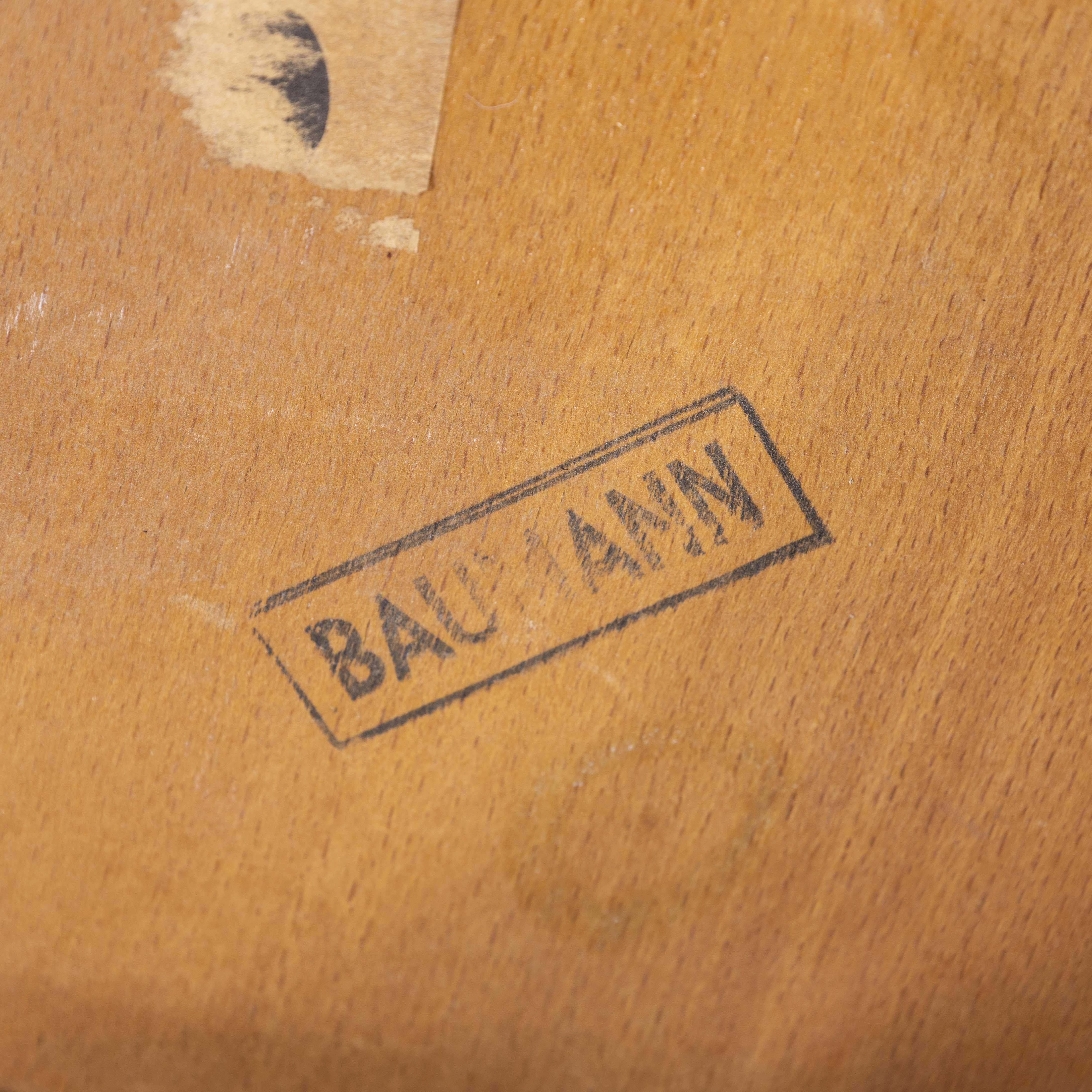 1950er Jahre Französisch baumann blonde Buche Bugholz Esszimmerstühle - Satz von vierundzwanzig

1950er Jahre Französisch Baumann blonde Buche Bugholz Esszimmerstühle - Satz von vierundzwanzig (Modell 1403). Baumann ist ein etwas unauffälliger