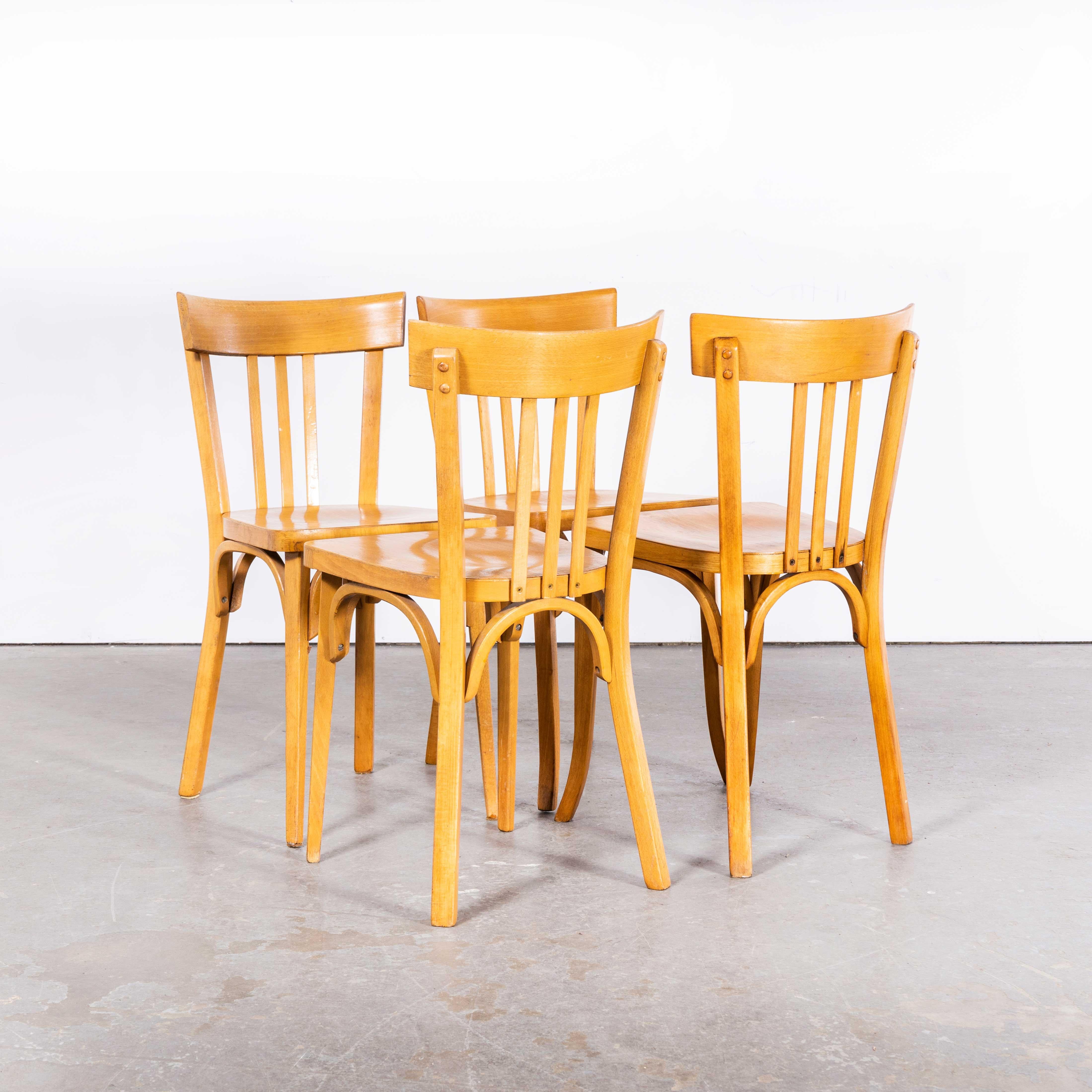 1950's French Baumann Blonde Beech Tri Back Bentwood Dining Chairs - Set von vier im Zustand „Gut“ im Angebot in Hook, Hampshire