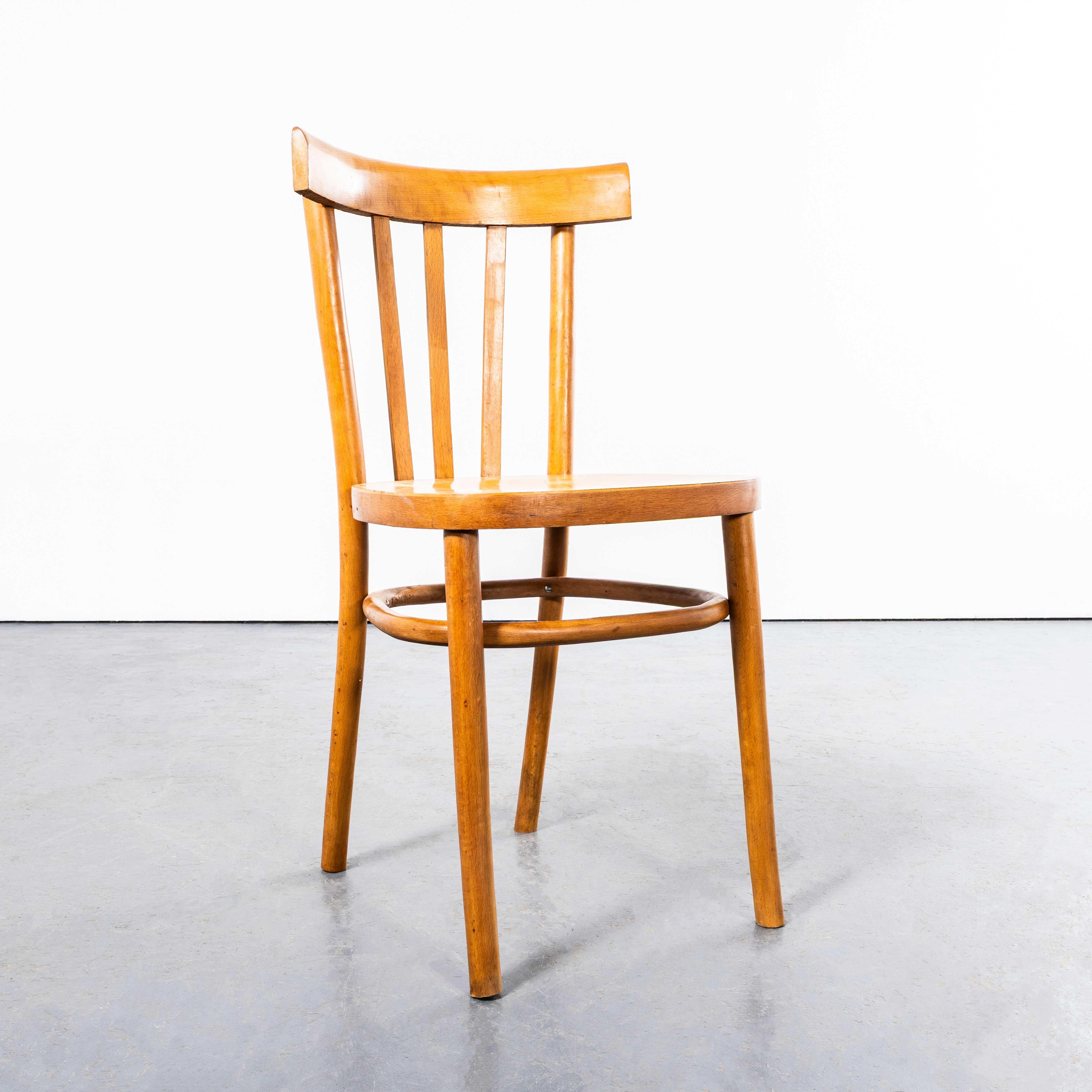 Silla de comedor francesa Baumann Honey Bistro de los años 50 - Juego de ocho Francés en venta