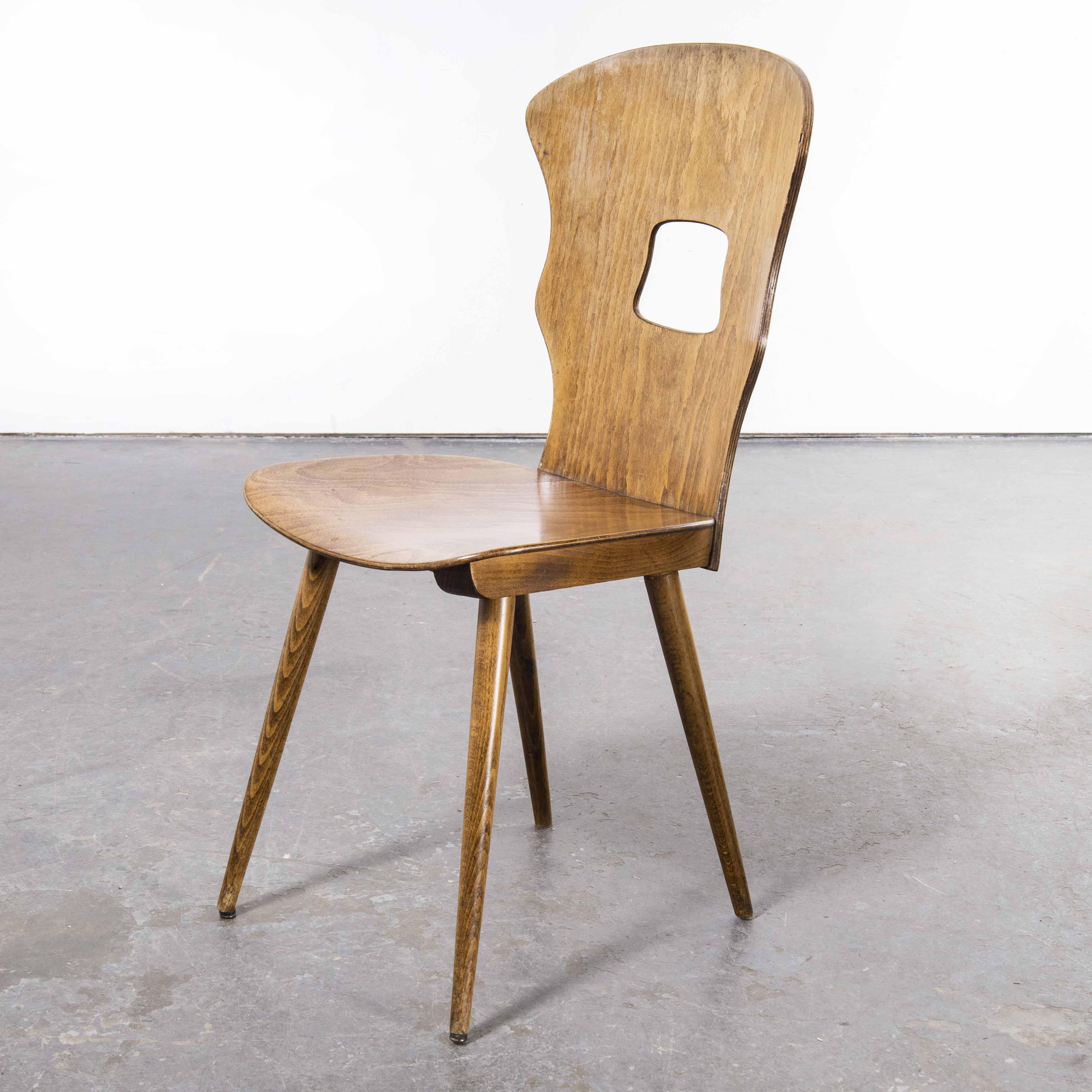 Milieu du XXe siècle Baumann Gentiane français en chêne clair des années 1950  Chaise de salle à manger - Lot de quatre en vente