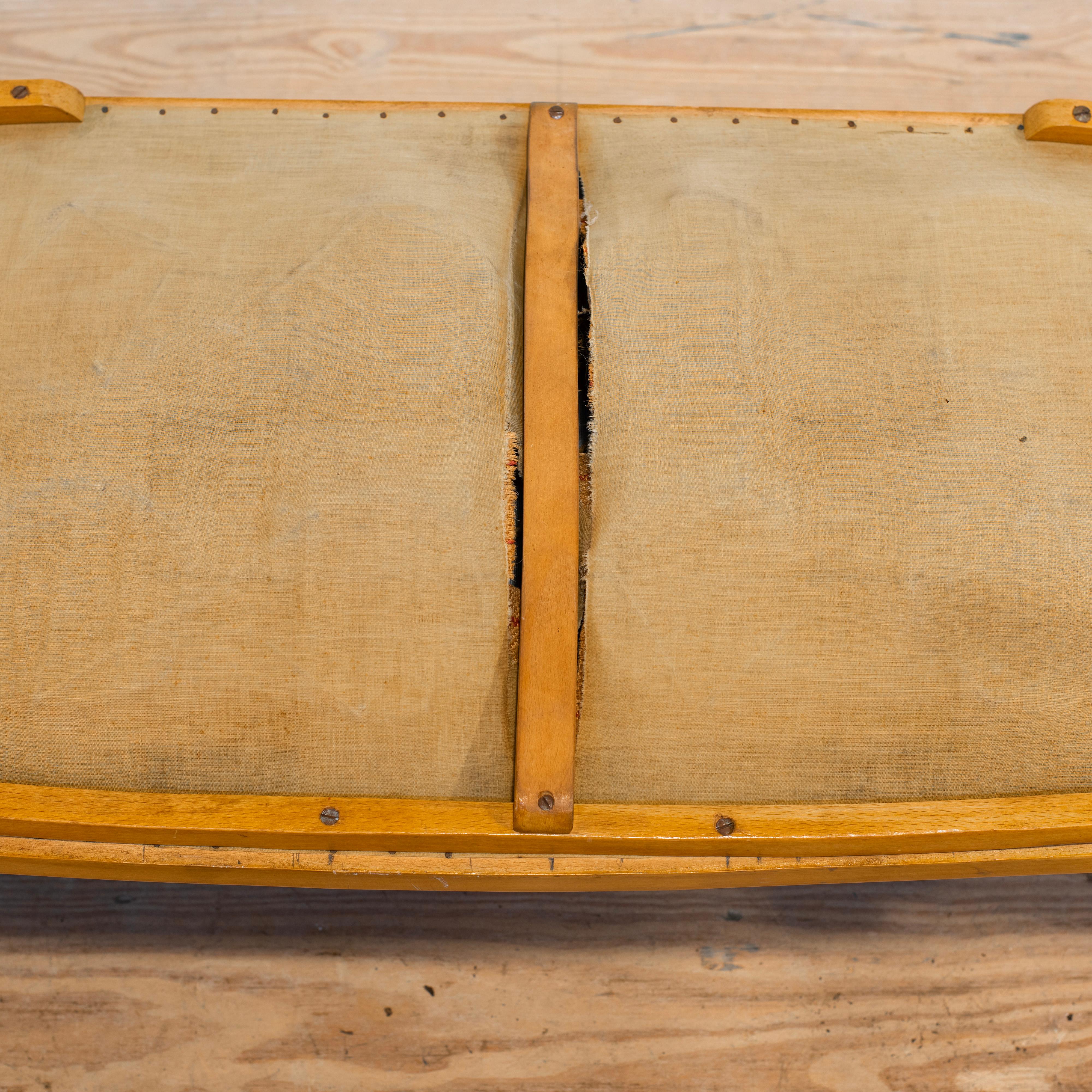 20ième siècle Canapé et chaises en bois courbé français des années 1950 par Baumann, Colombier Fontaine en vente