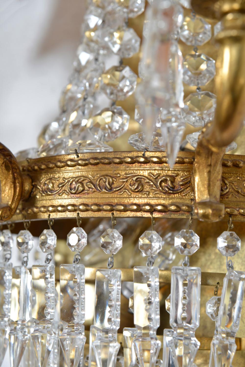 1950s French Brass Crystal Gilt Chandelier Wall Light Sconces Set of 4 Regency en vente 7