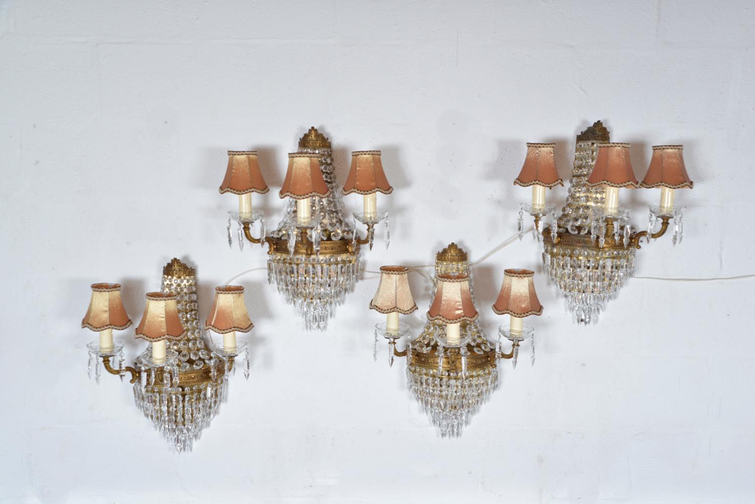 Français 1950s French Brass Crystal Gilt Chandelier Wall Light Sconces Set of 4 Regency en vente