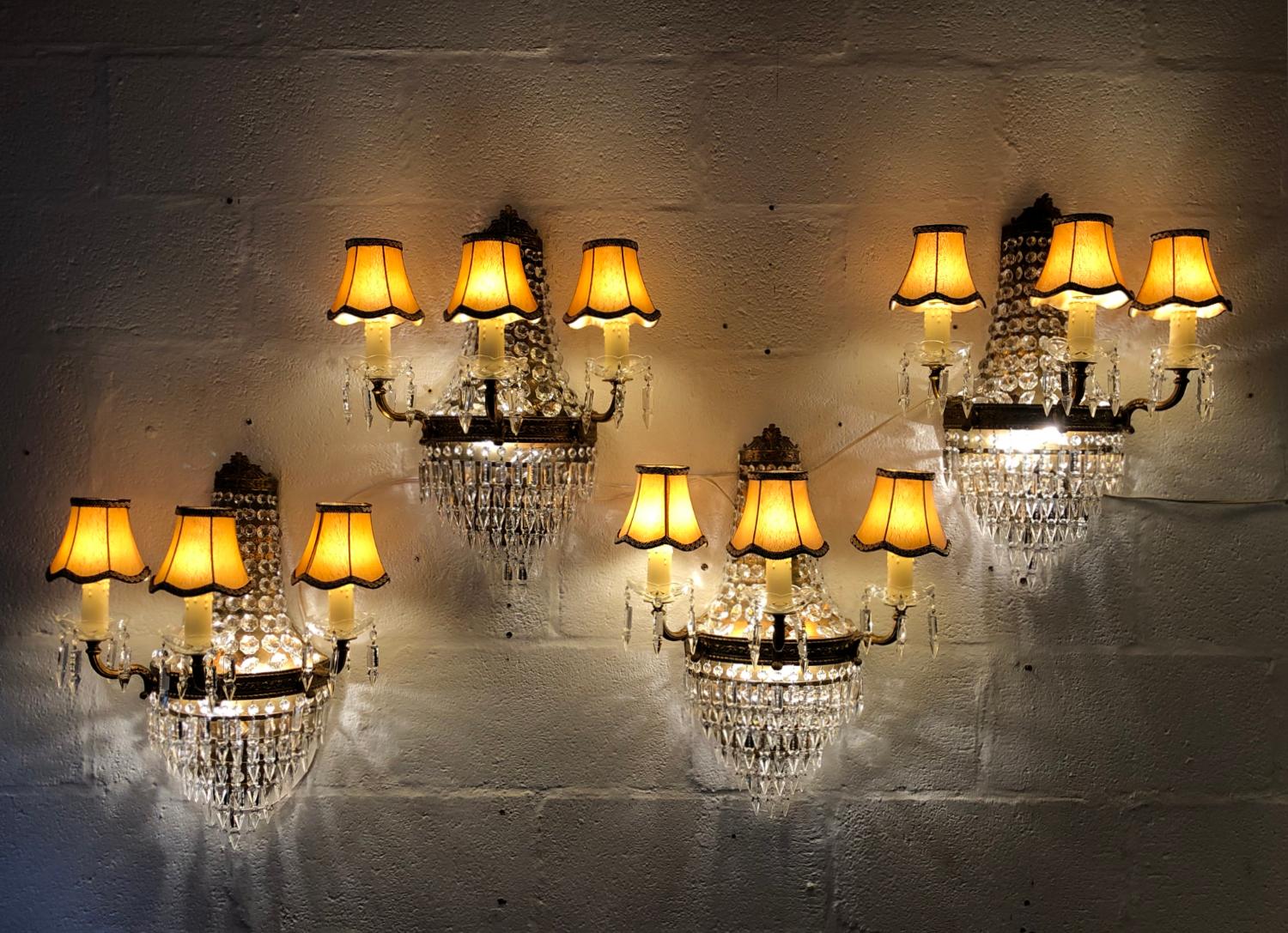 20ième siècle 1950s French Brass Crystal Gilt Chandelier Wall Light Sconces Set of 4 Regency en vente