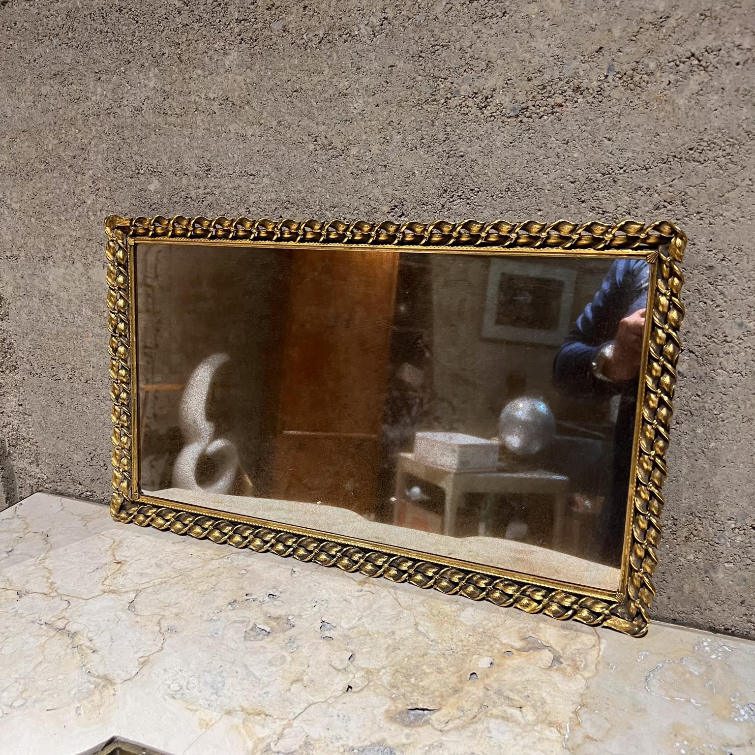 Vassoio da toilette con specchio francese in ottone del 1950 in vendita 6
