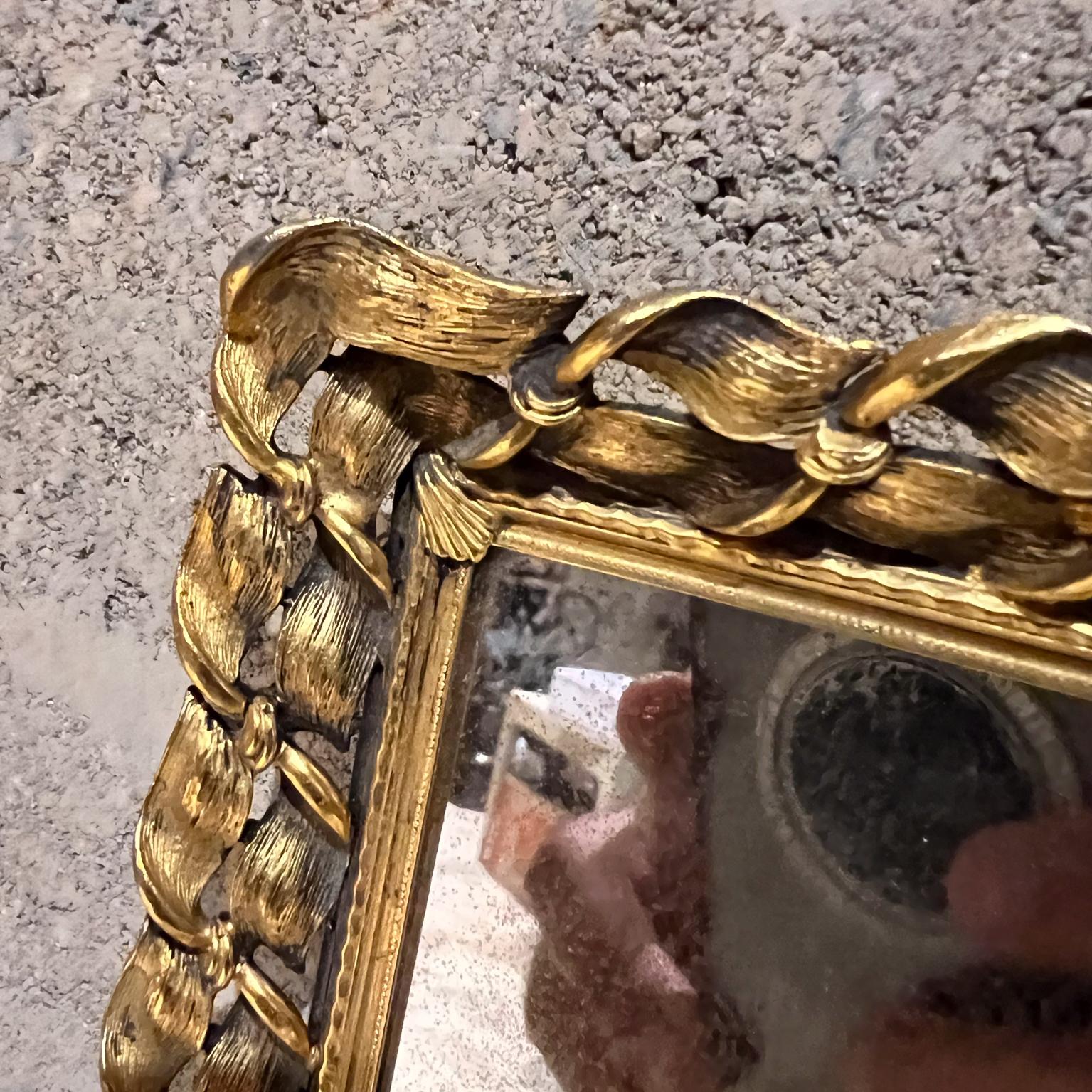 Vassoio da toilette con specchio francese in ottone del 1950 in vendita 9