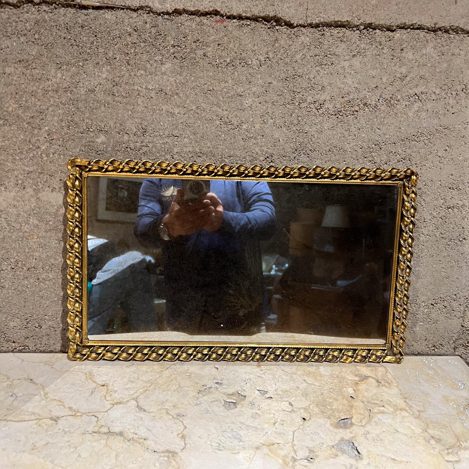 Vassoio da toilette con specchio francese in ottone del 1950 in vendita 10