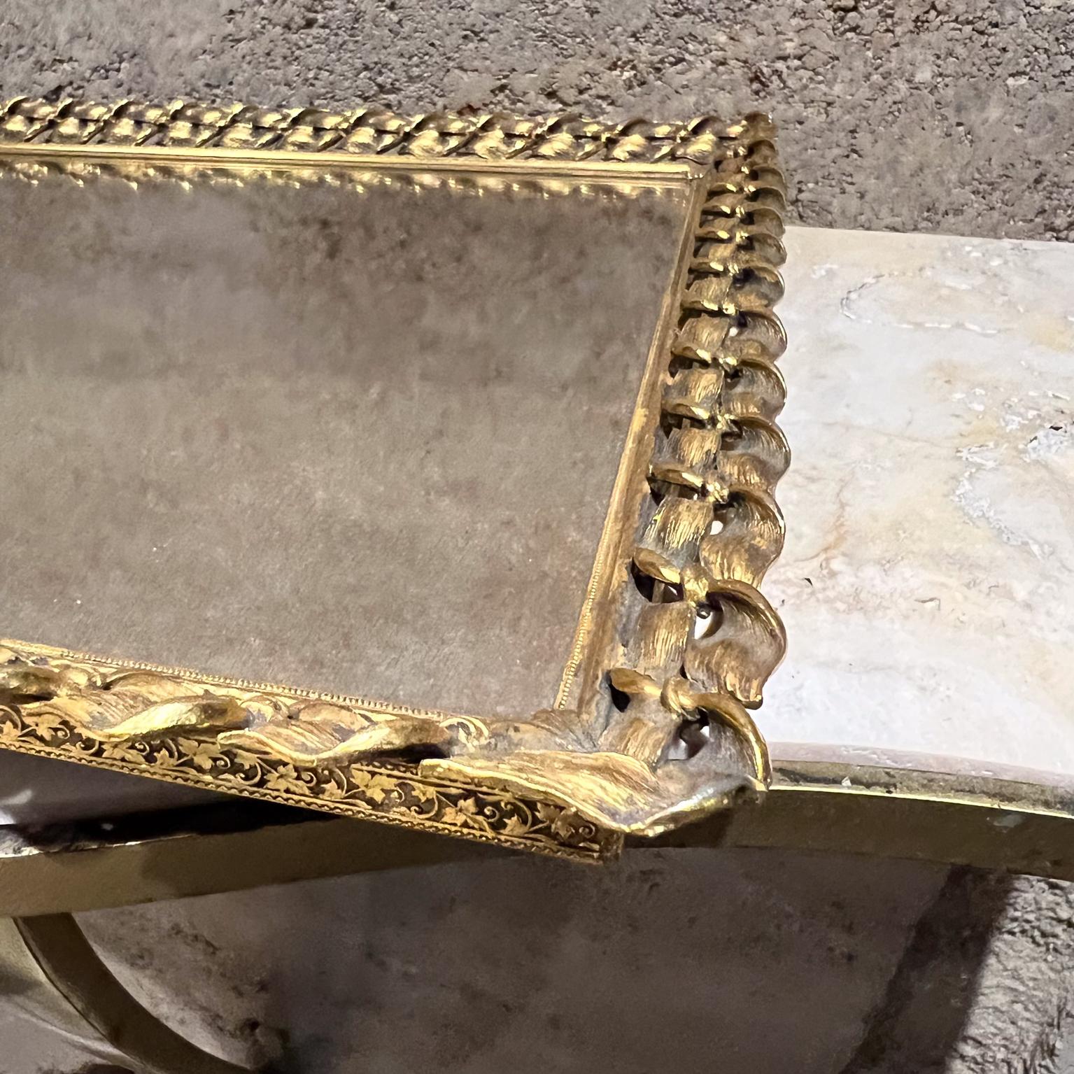 Vassoio da toilette con specchio francese in ottone del 1950 in vendita 3