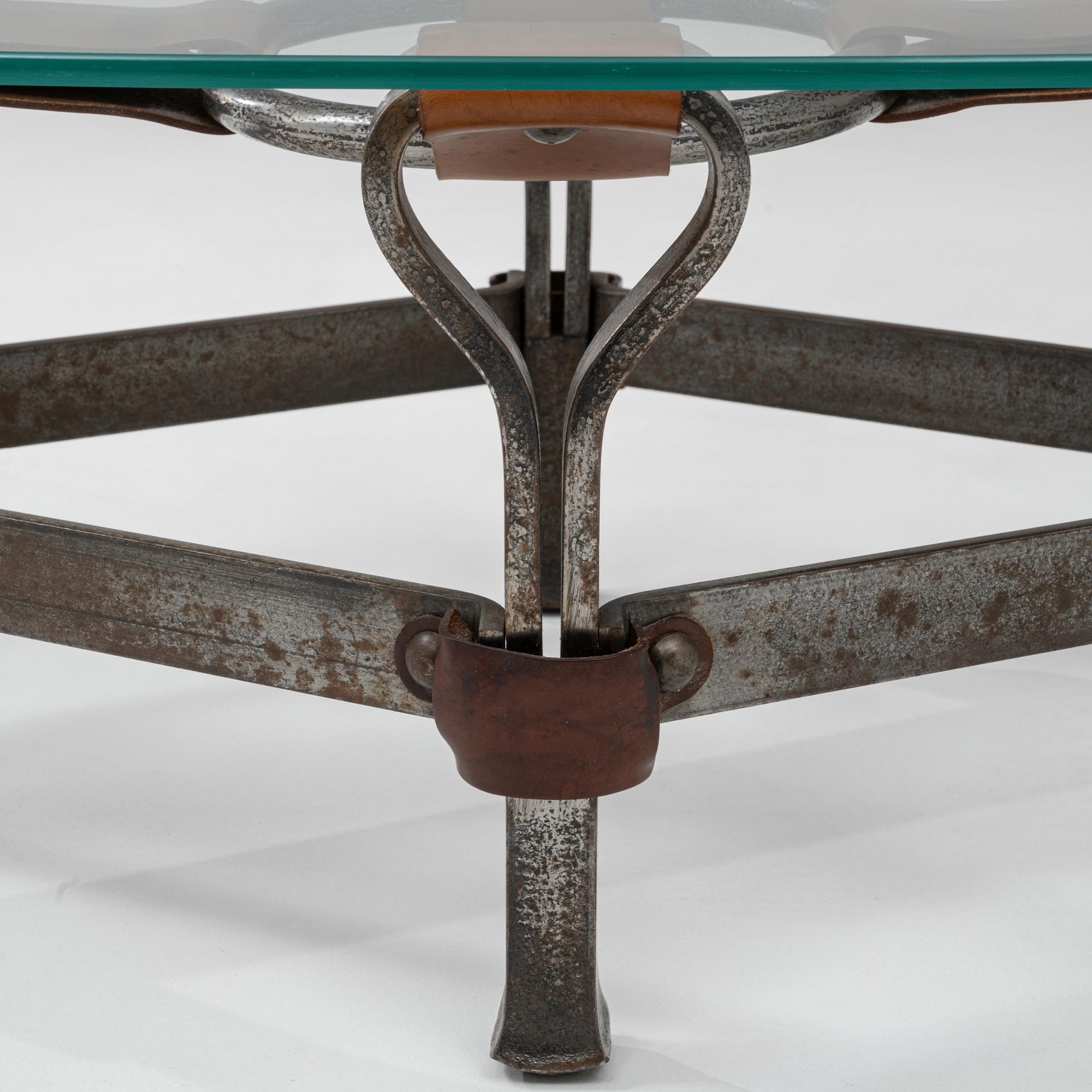 Table basse en verre brutaliste française des années 1950 par Jacques Adnet en vente 4
