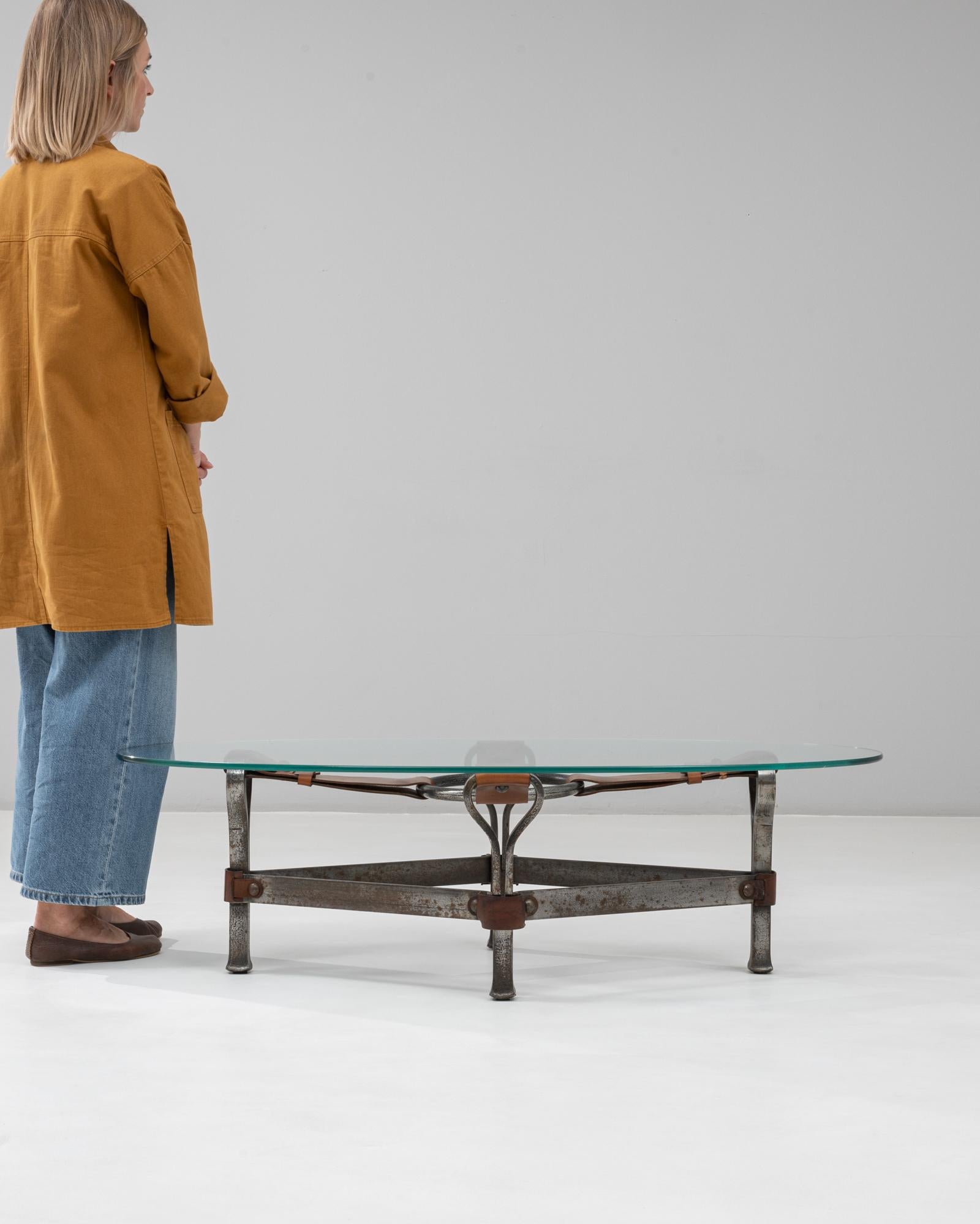 Brutalisme Table basse en verre brutaliste française des années 1950 par Jacques Adnet en vente