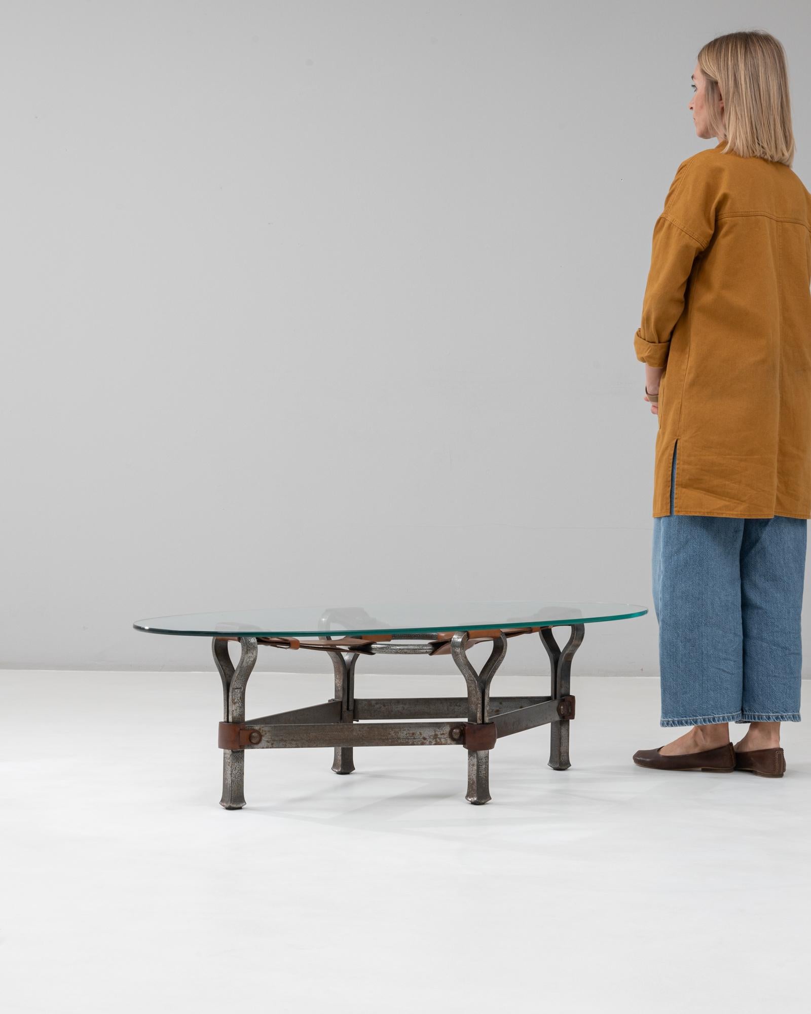 Table basse en verre brutaliste française des années 1950 par Jacques Adnet Bon état - En vente à High Point, NC